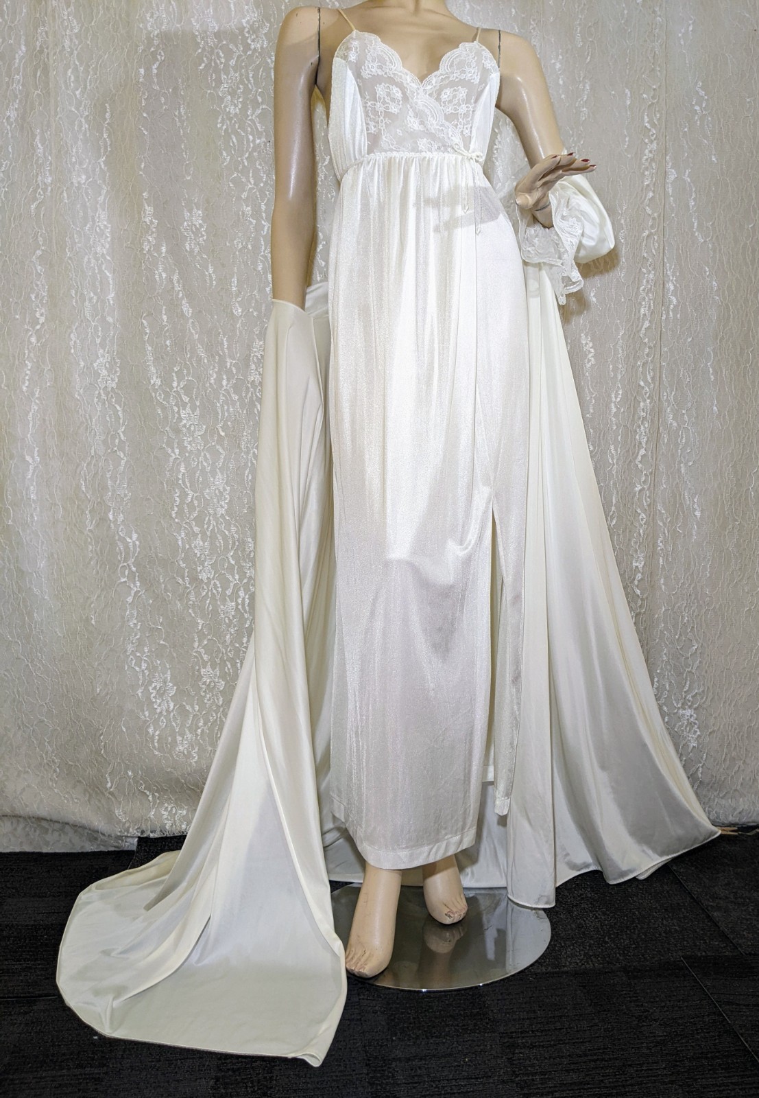 Vintage Olga Ruffle Lace Peignoir Robe & Lingerie Dress Nightgown Blended Set M