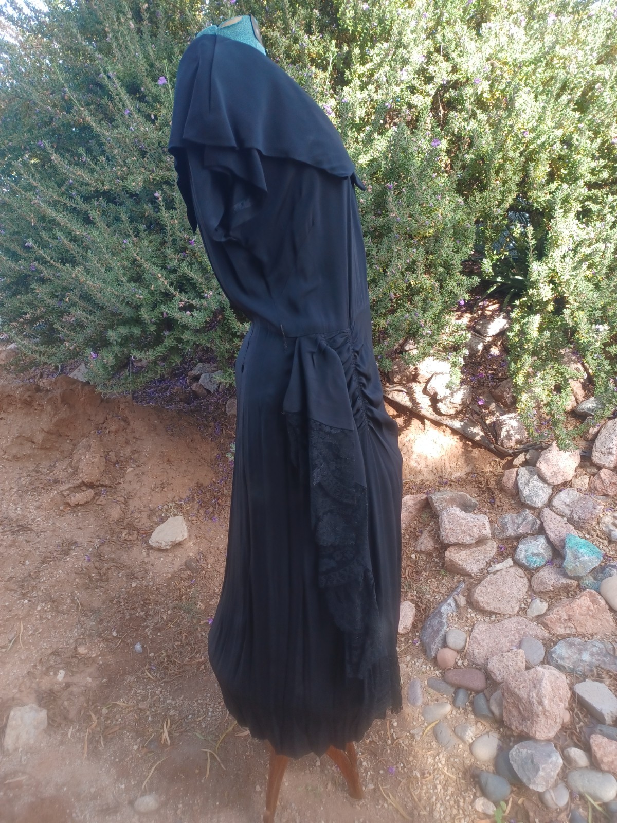 Vintage 1940s Black Cocktail/Wiggle dress with nude-color and lace accents