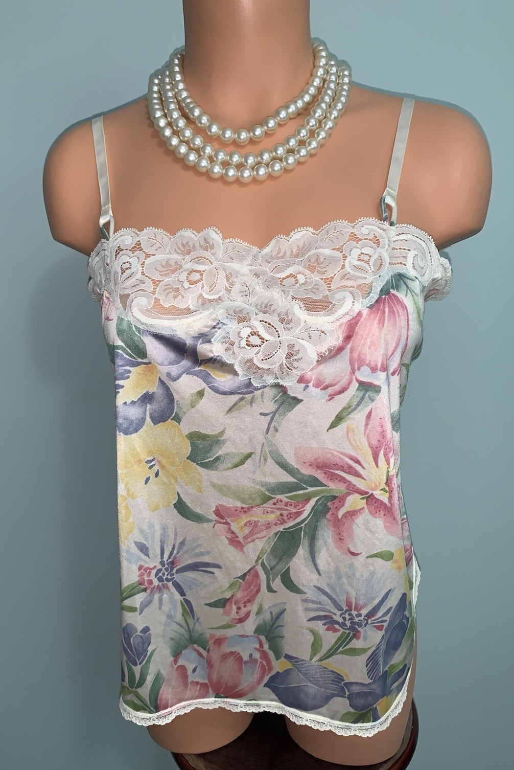 VTG Vanity Fair Glossy Floral Ivory Camisole Cami Top Nylon S 34 36
