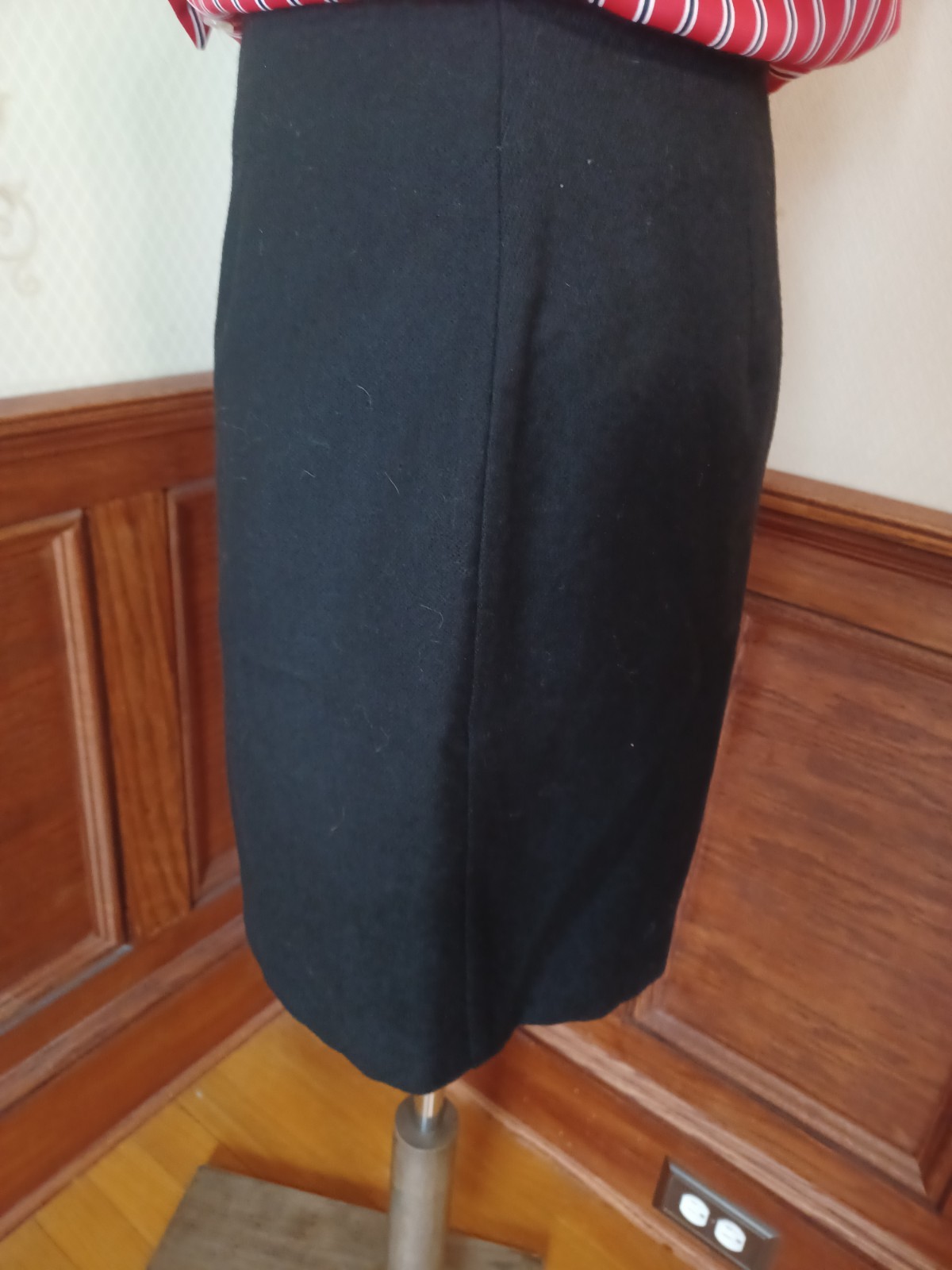 Vintage 1990s Black 100% Wool Ilyse Hart Ltd. Body-conscious Mini Skirt