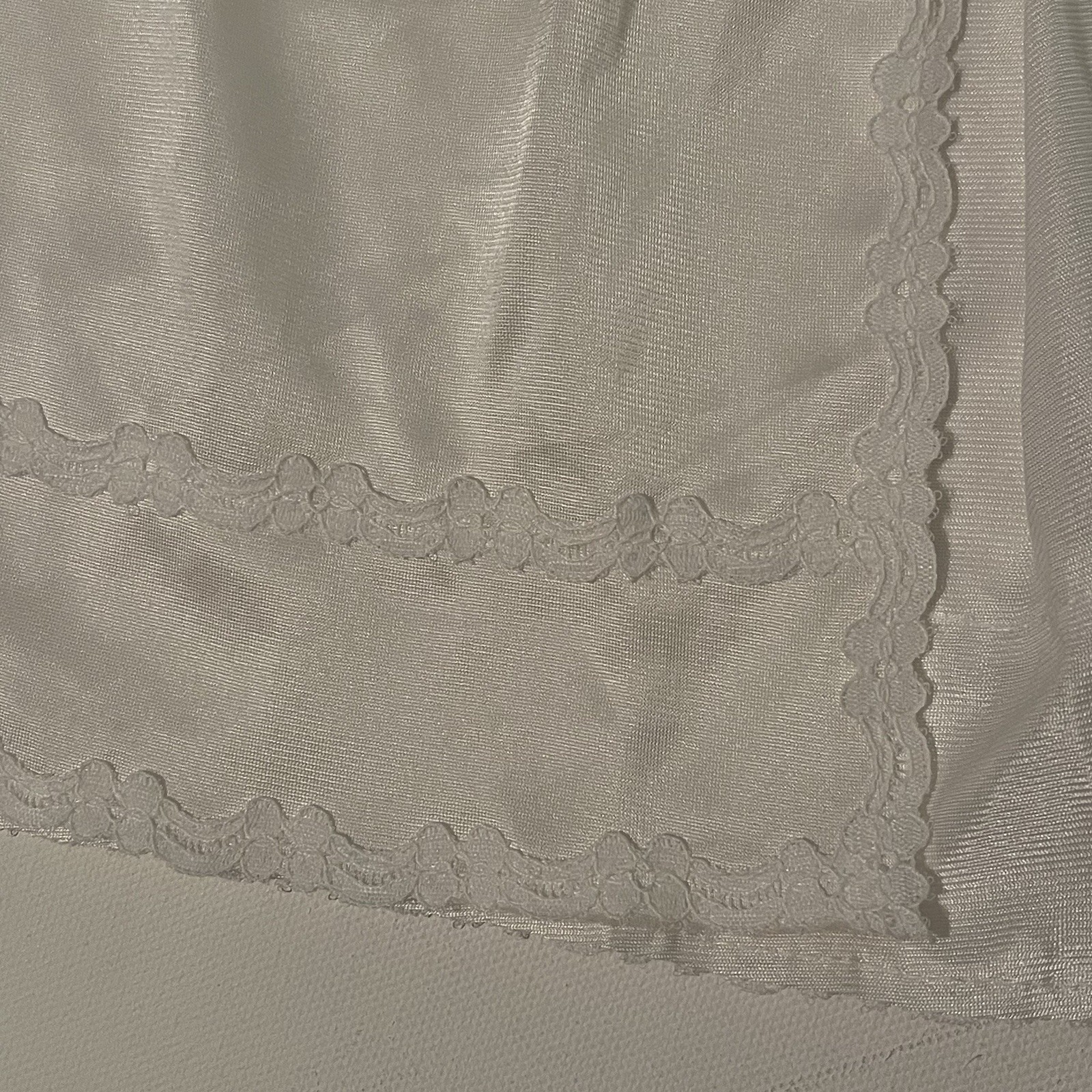 Vintage Olga Adjust A Length White w/Lace Trim Blue Bow Half Slip Petite 39in