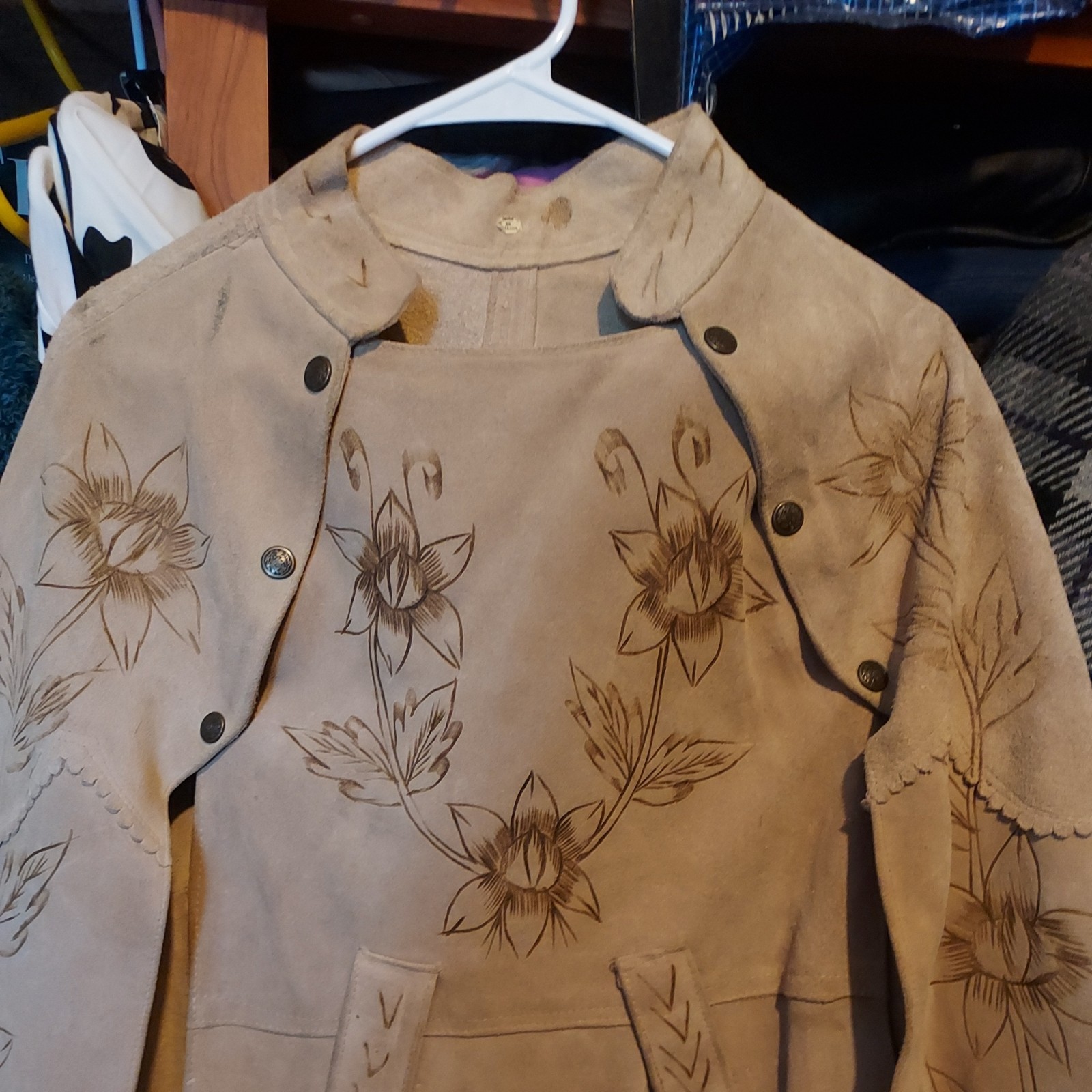 70’s Vintage Suede Floral Cape Capelet Floral Appliqué Hippy Chic Boho