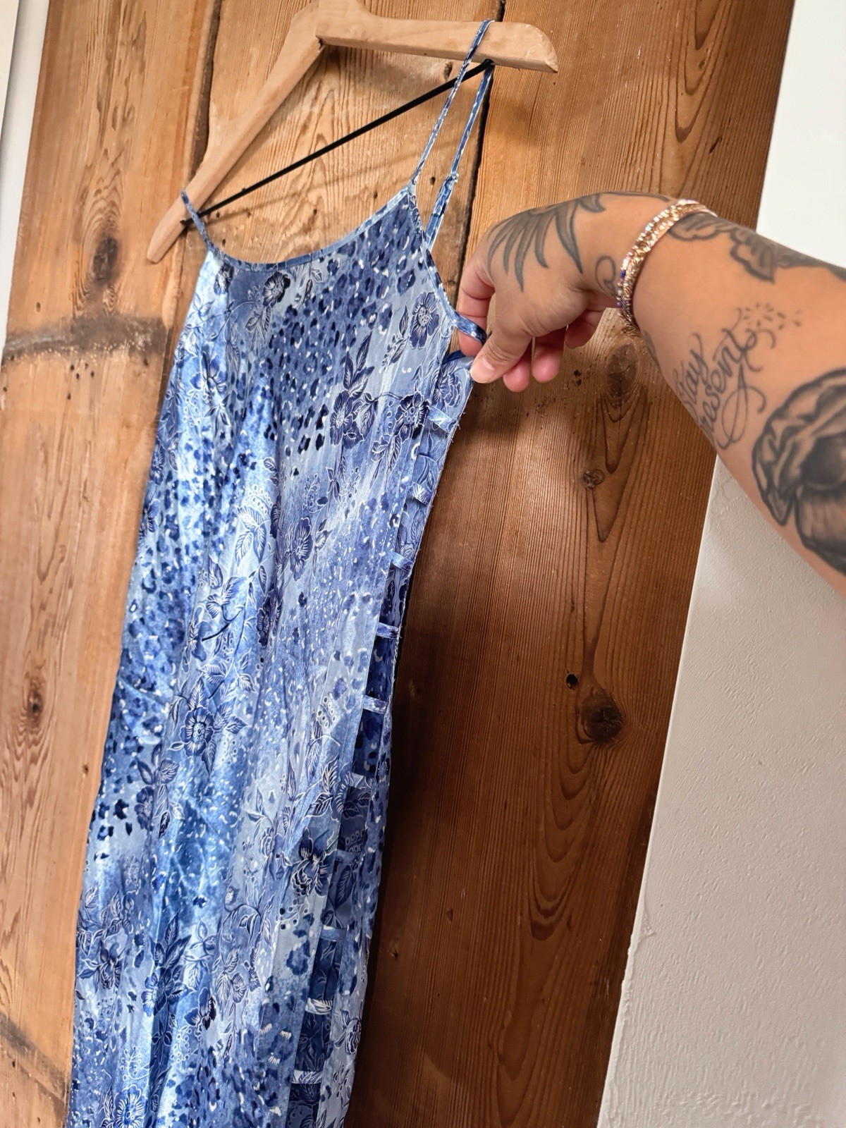 Sz S Vtg 90s Inner Most Ice Blue Silky Side Cutout Floral Chemise Slip Dress EUC