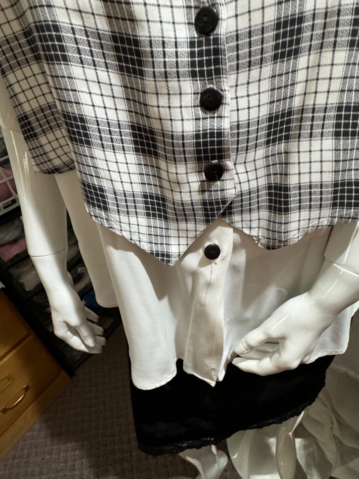 Vintage Impressions of California Large. Button Up Faux Vest White Black Plaid