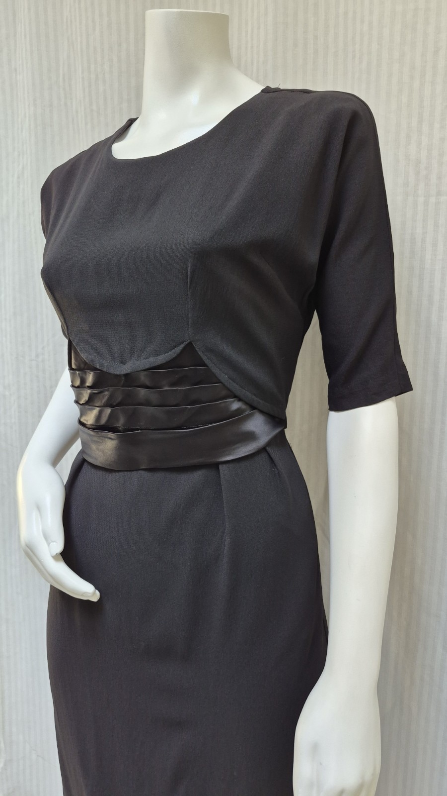 Vintage 1940/50s LORA LENOX Black WIGGLE DRESS w Satin Trim – Size S/M