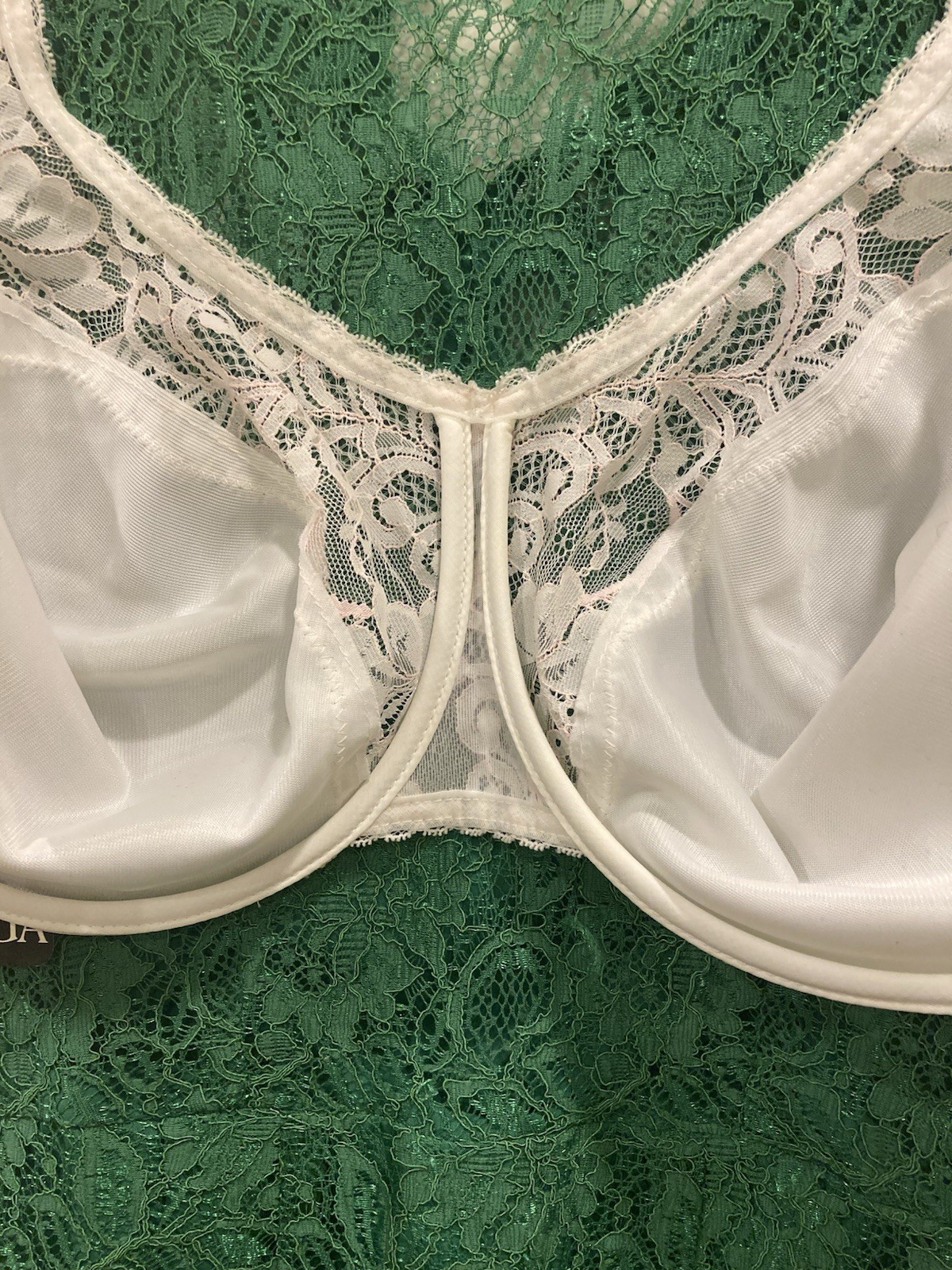 OLGA behind SEMI SHEER 33553 UNDERWIRE BRA 38DDD VINTAGE white new seamless