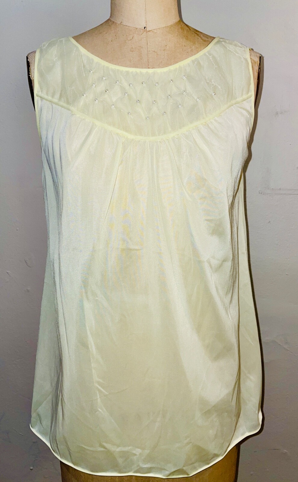 VTG 60’S YELLOW CHIFFON NYLON PINTUCK PEARL EMBELLISHED BABY-DOLL NIGHTIE TOP*S