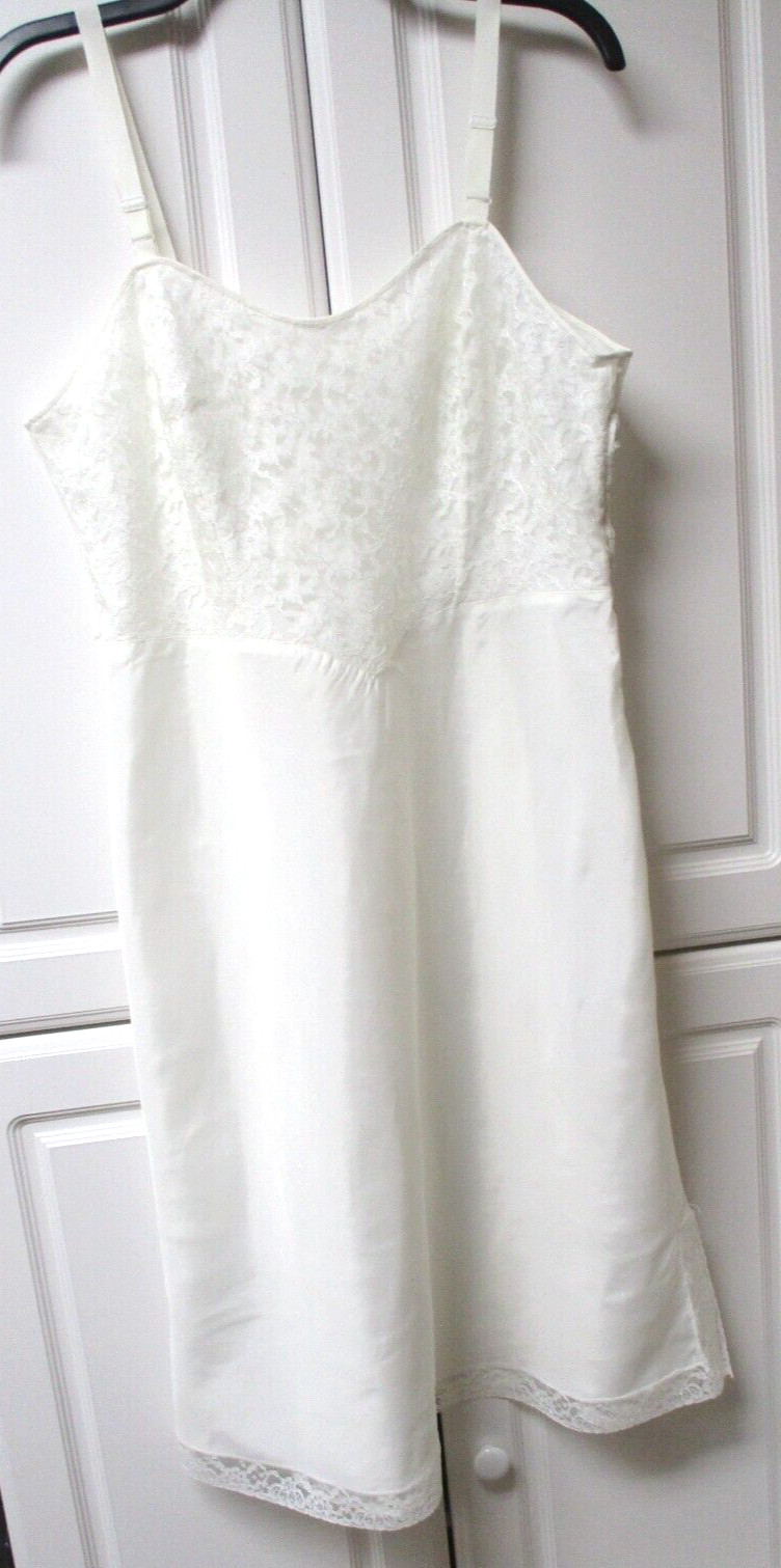 Vintage Saucy Barbizon Full Slip Side Zip Taffeta 18 l/2 Ivory READ