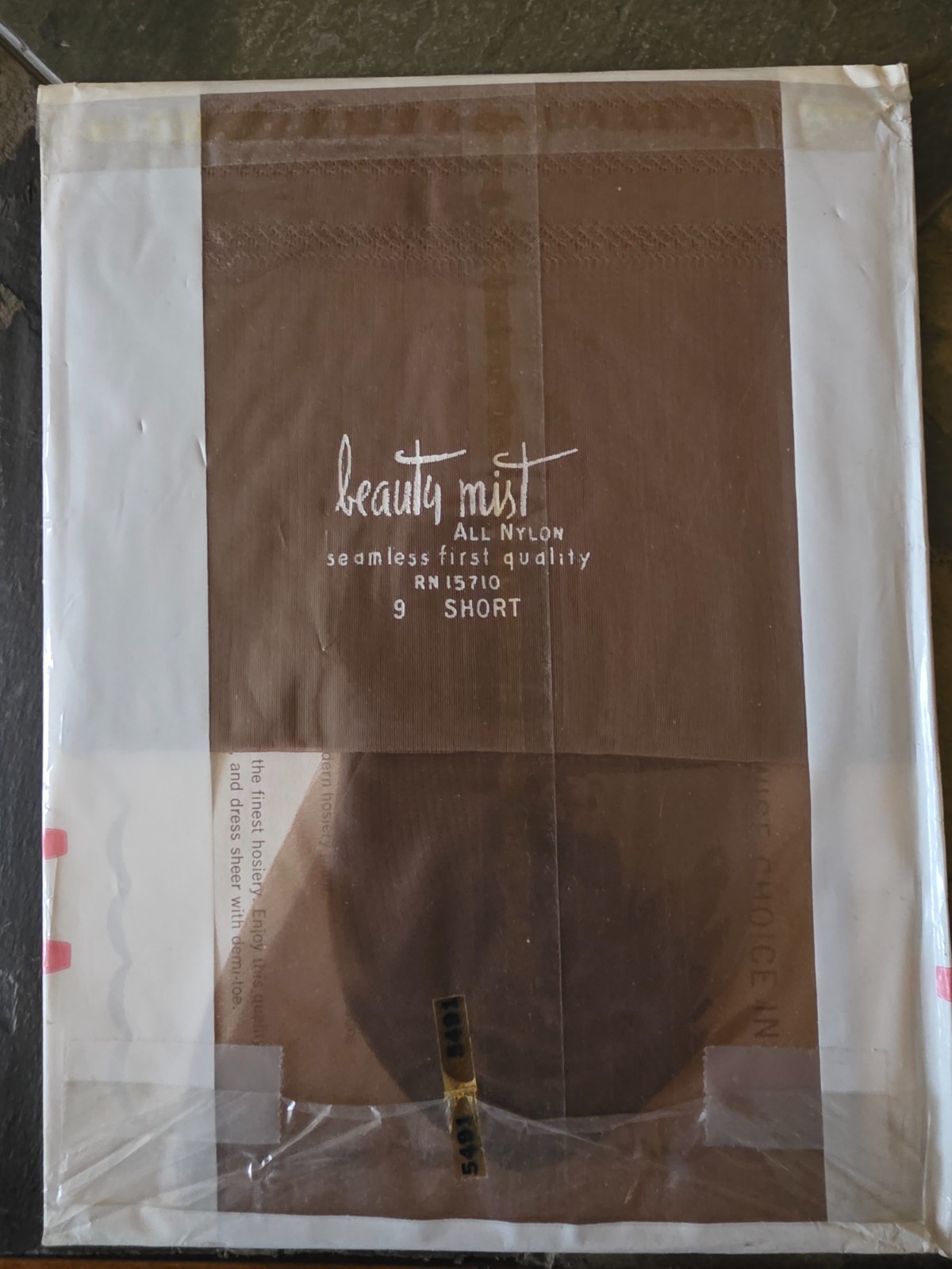 New Vintage Beauty Mist Seamless Stockings Size 9 Blonde Short