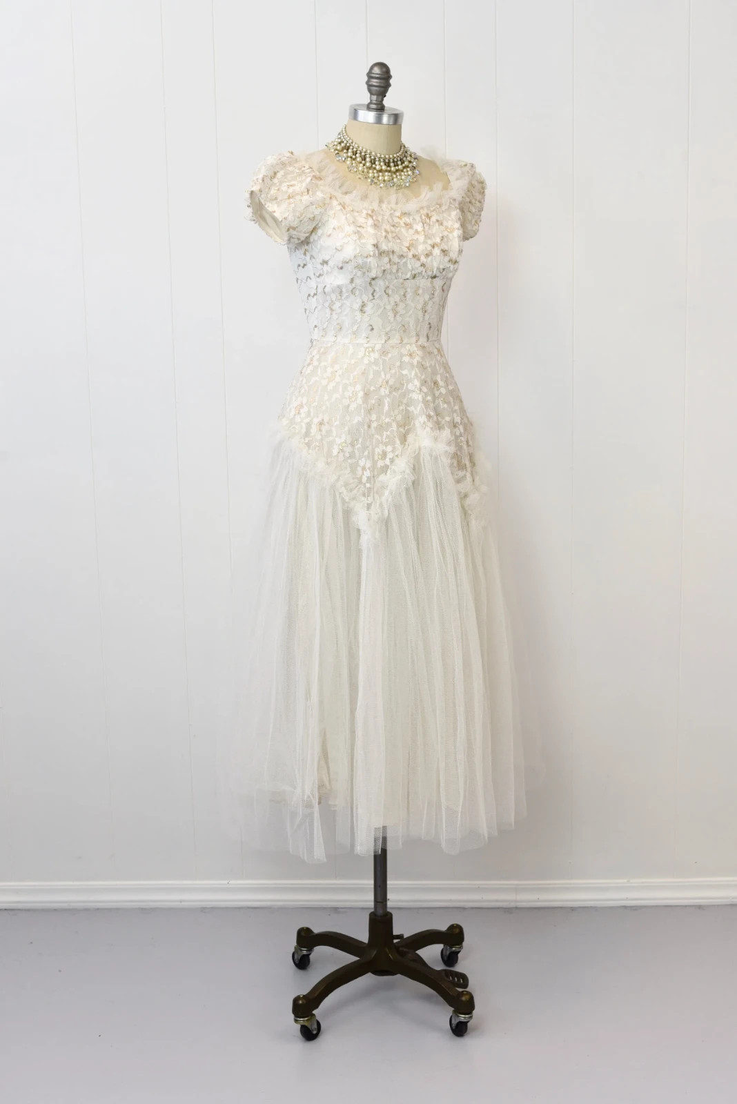 Vintage 1950s White Tulle Lace Floral Metallic Mid Century Bridal Wedding Dress