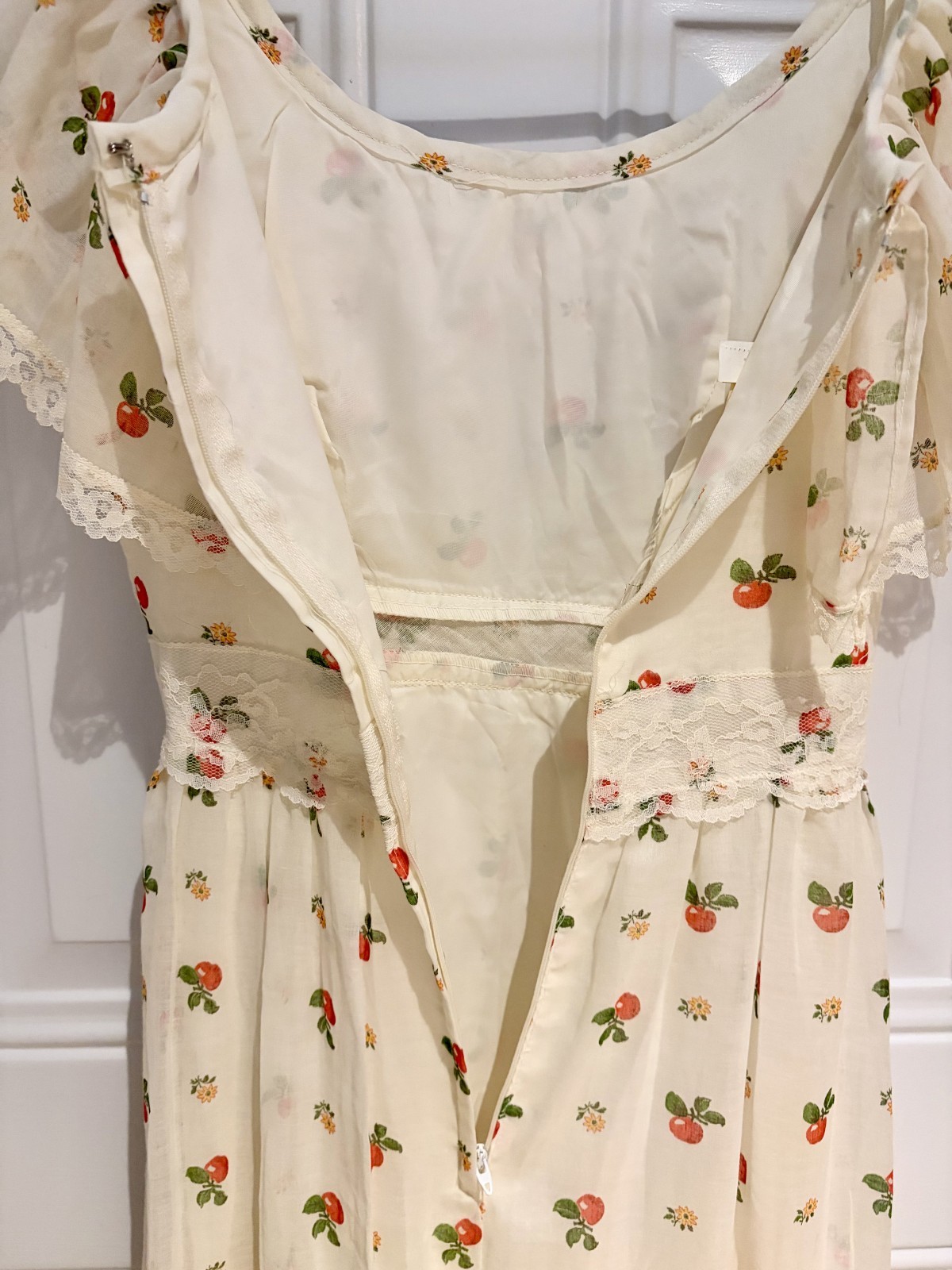 Vintage 1970s Union‑Made Peasant Maxi Dress Apple Print Lace Trim Size 7 USA