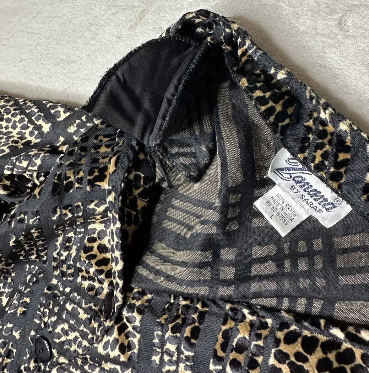 Zanana By Saraf Animal Print Button Down Long Sleeve Blouse Top Size Large Soft