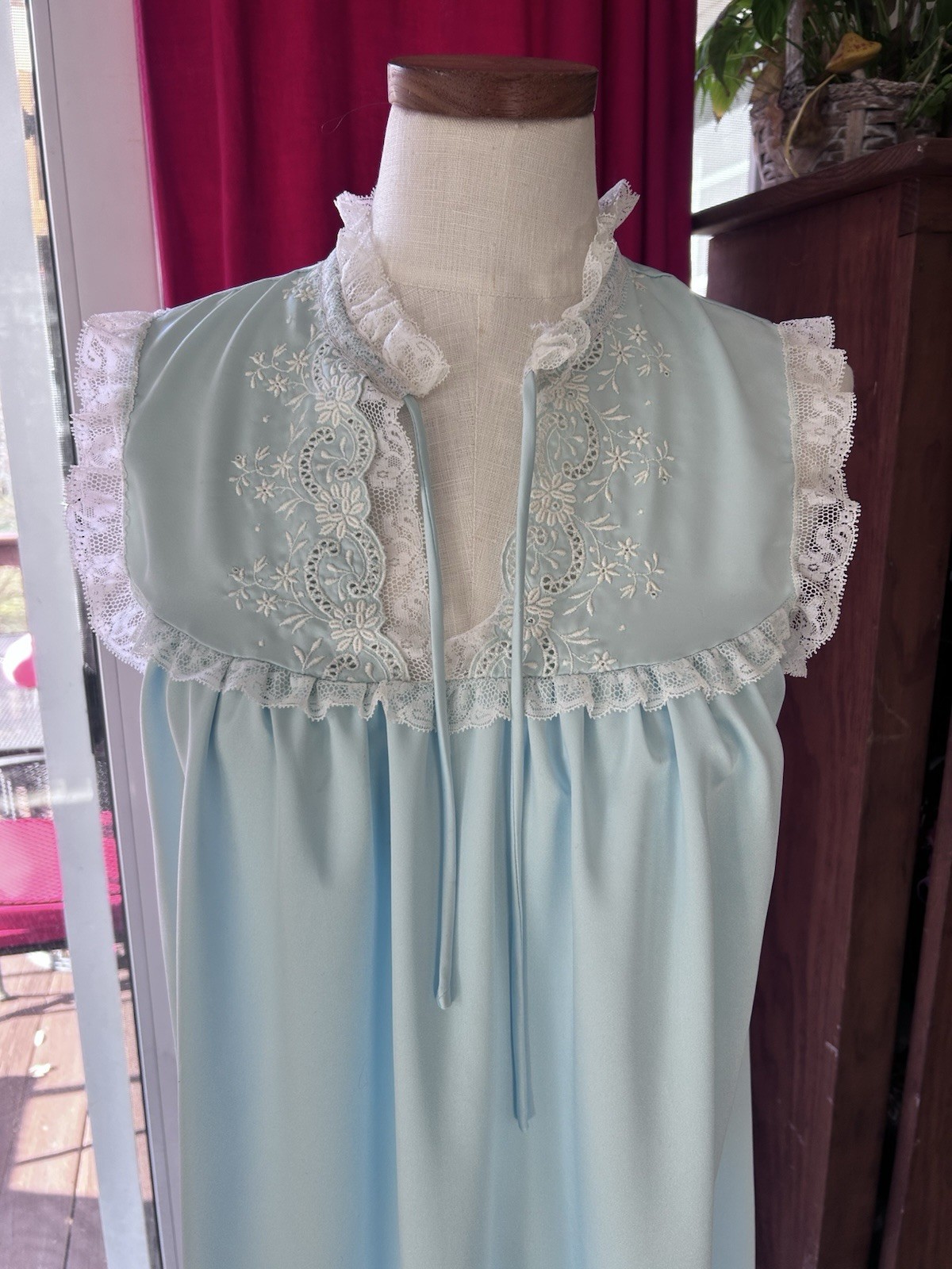 EVE STILLMAN vintage MCM BABY BLUE LACE Trim Nightgown size S