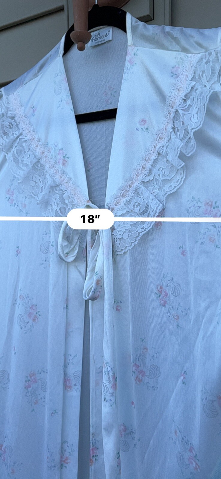 SOFT MOMENTS New York medium robe vintage LONG WHITE NYLON TIES AT NECK LACE