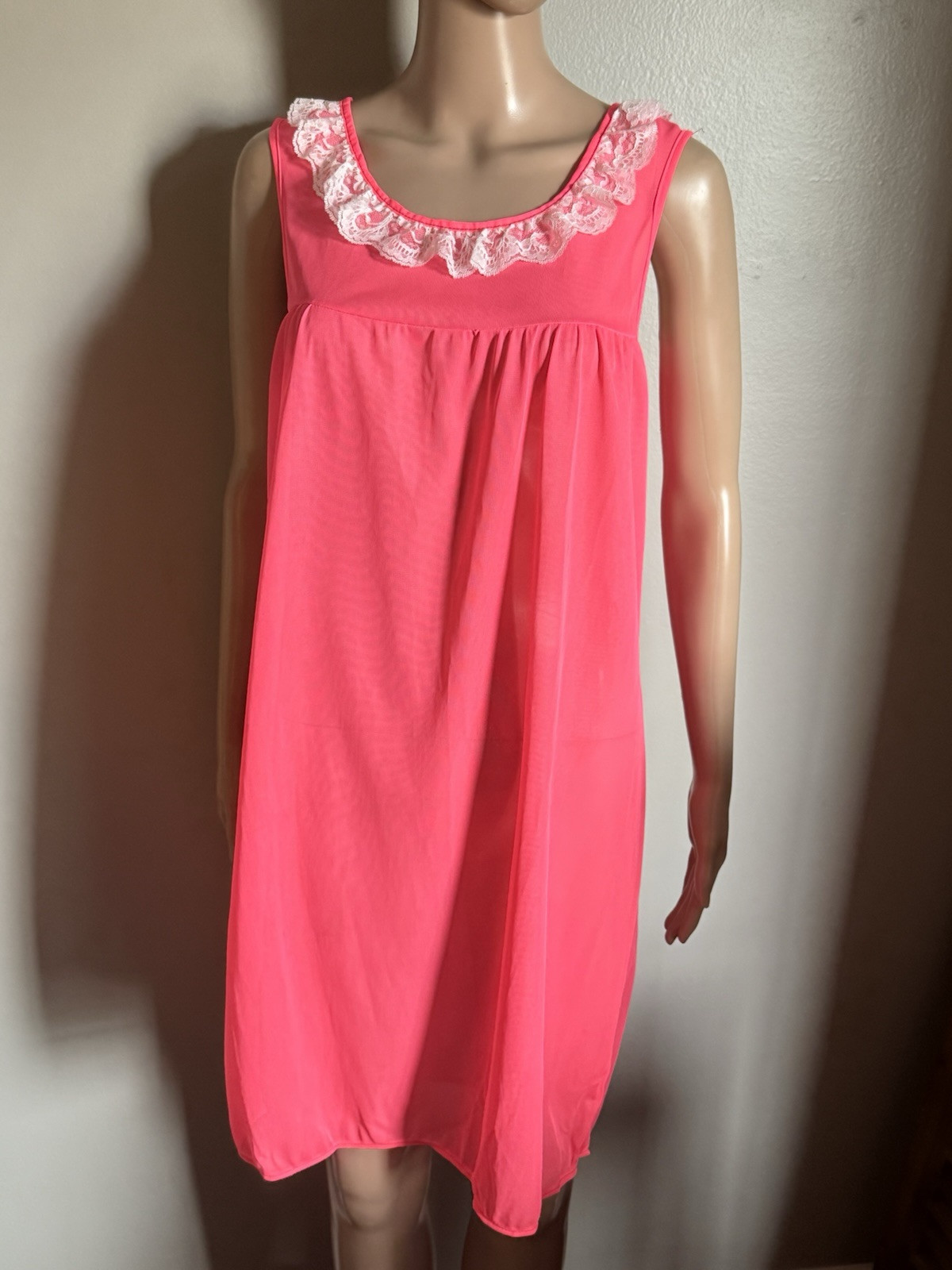NWOT VINTAGE 70s SIDNEY BERNSTEIN PINK WHITE LACE MEDIUM NIGHTGOWN NYLON SISSY