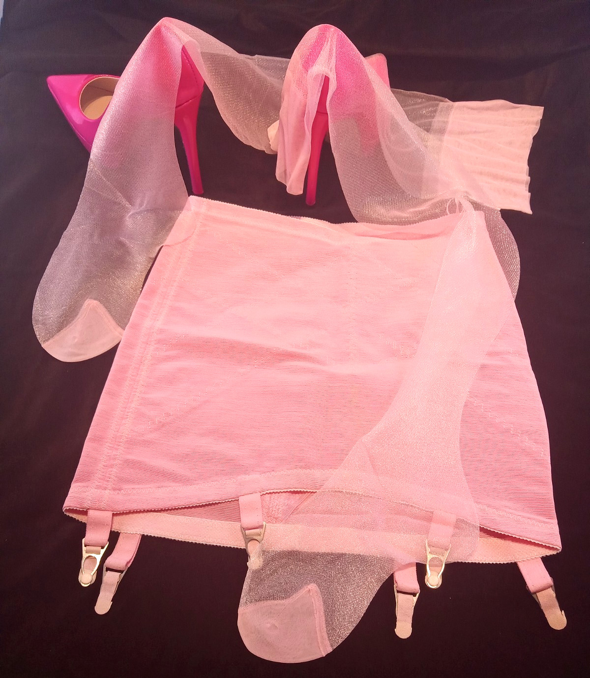 SISSY PINK OPEN BOTTOM GIRDLE & WET LOOK SISY PINK VTG NYLON STOCKINGS