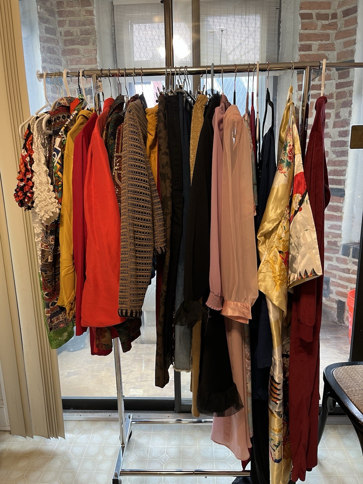 Lot of 26 Vintage 70’s 80’s 90’s Dresses, Jackets, Shirts, Robes Sz S/M