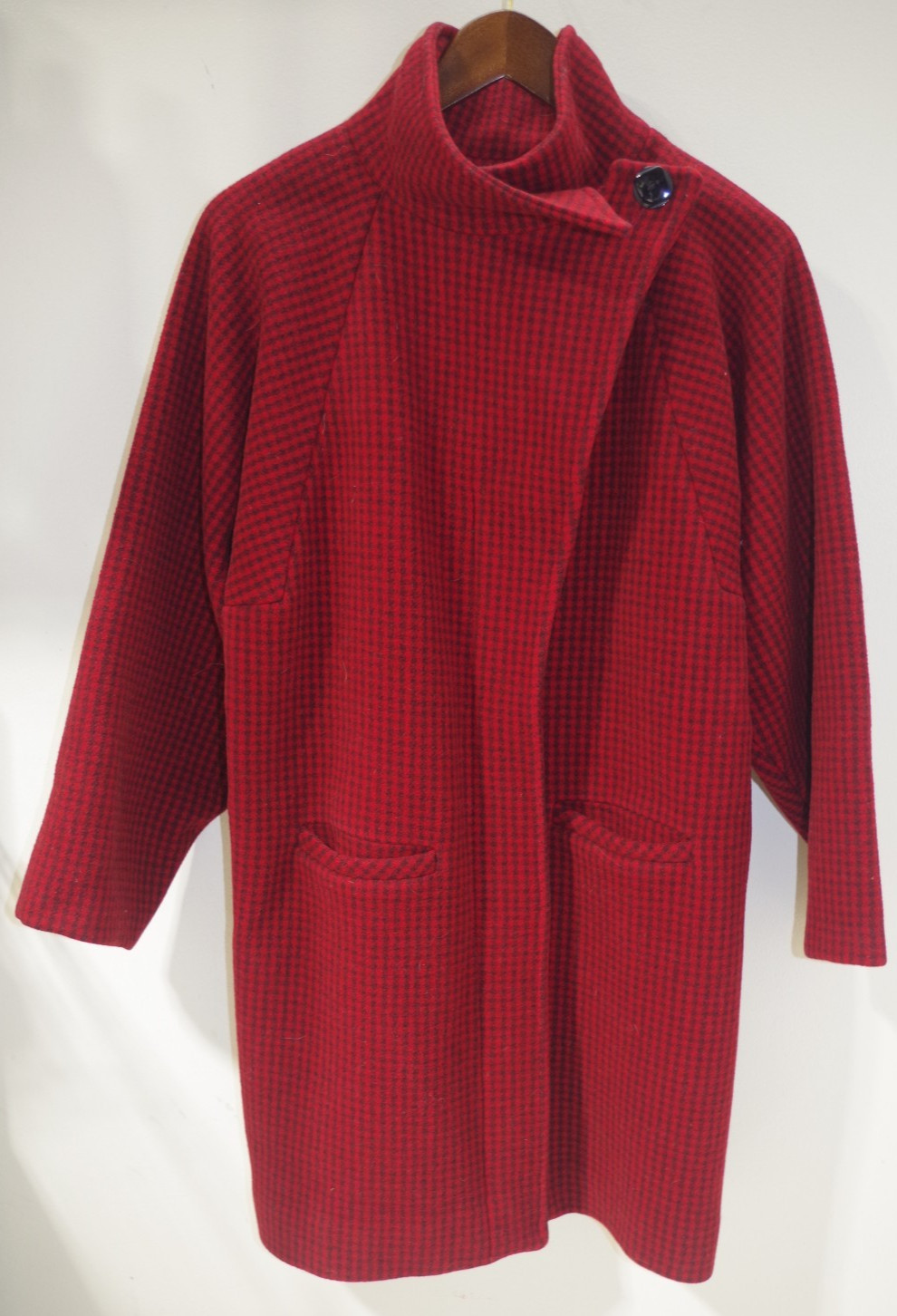 H6 Size 4 GALLE’ Awesome Vintage Coat Red & Black 100% Wool Check Anglo Fabrics
