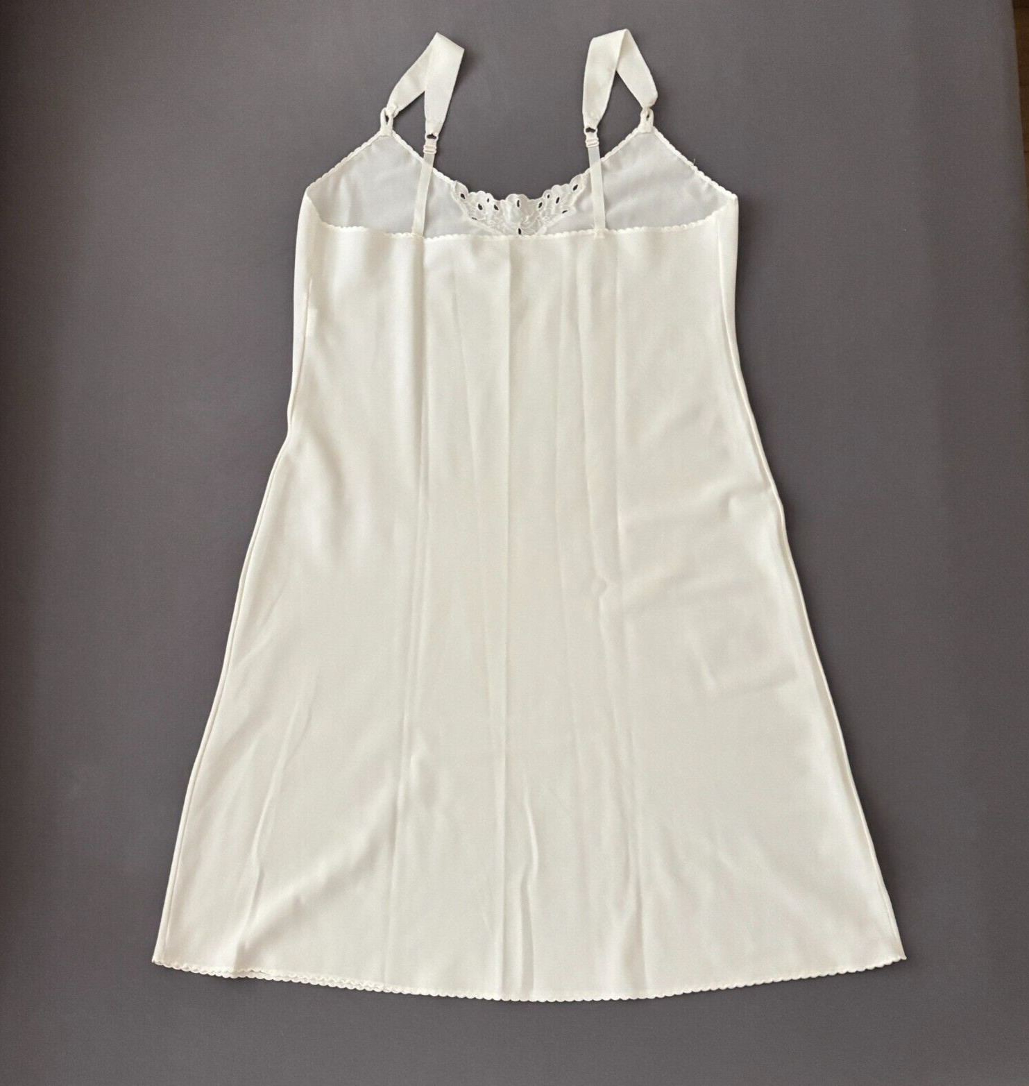 Vintage Vanity Fair Ivory Full Dress Slip 34 Classic Simple Elegance Grannycore