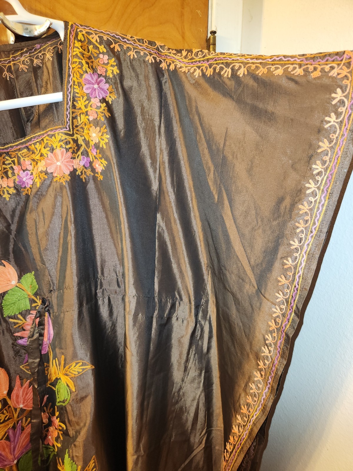Vintage Brown Embroidered Floral Caftan Dess Loungewear Boho Hippie One Size