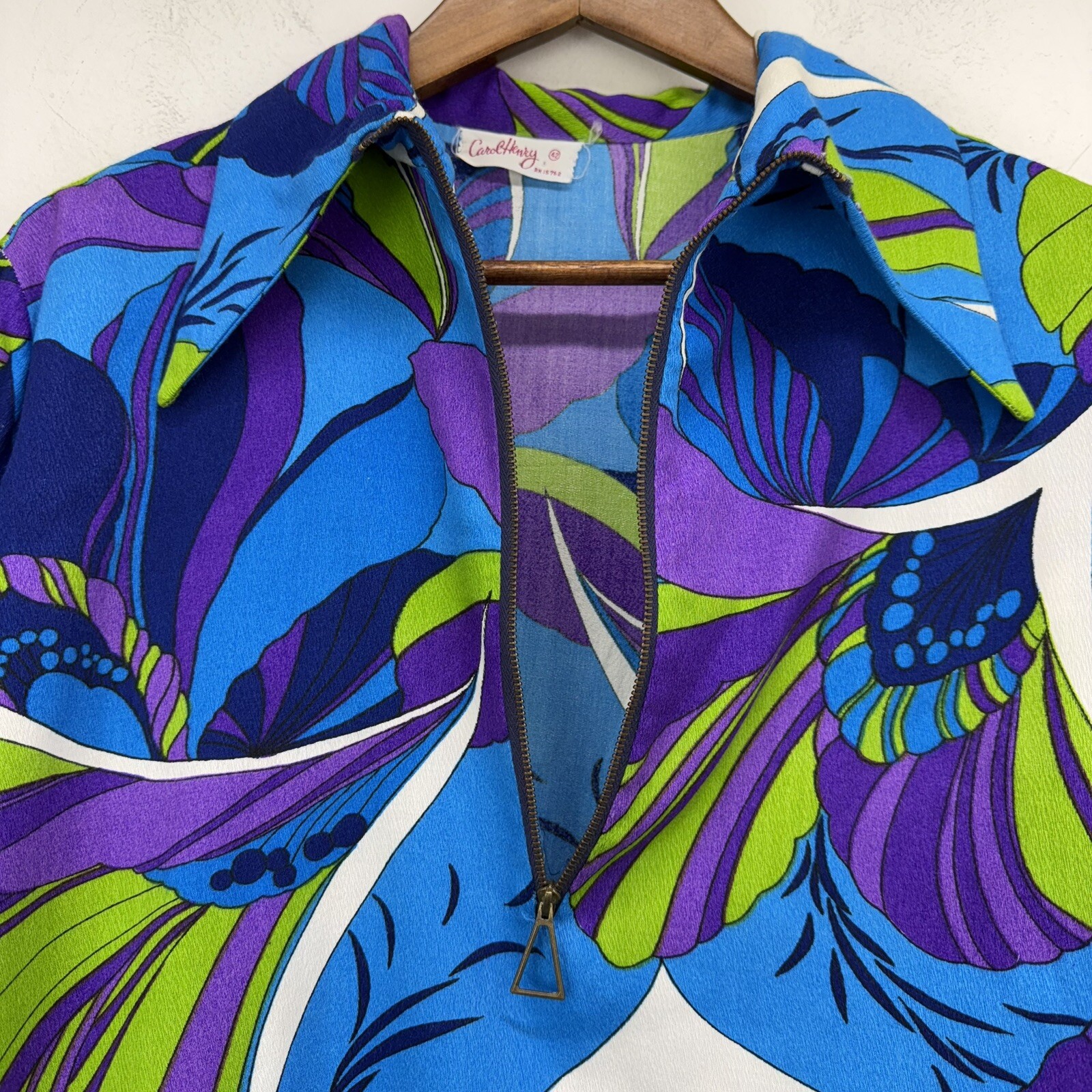 Vintage 70s Carol Henry size 42 Women’s Blue Purple Green Floral Pullover Top