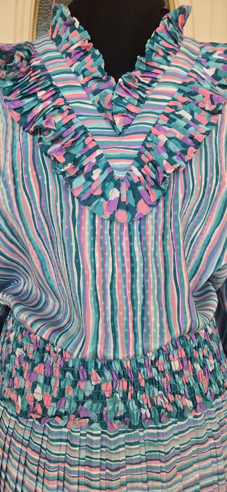 1980s SUSAN FREIS 2pc Smocked Ruffled Collar Blouse And Pleated Skirt Set Size S