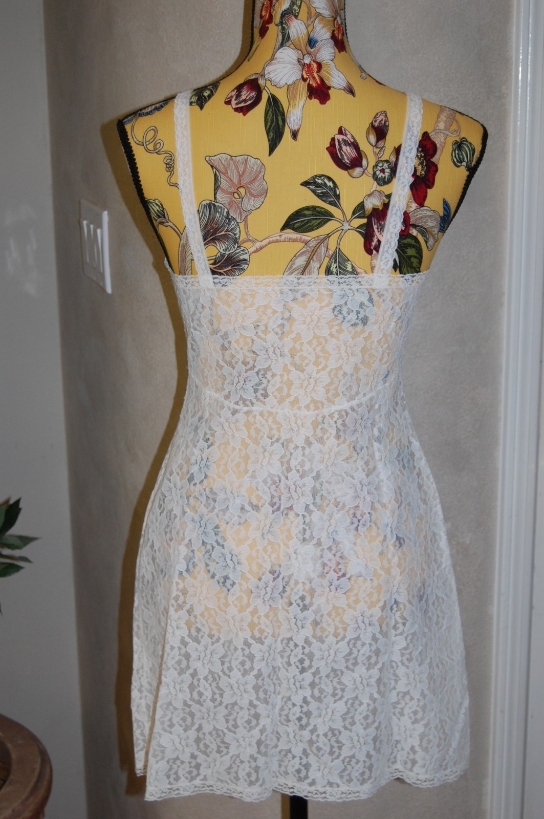 Beautiful Vintage ST. MICHAEL ALL ALENCON Lace/Ivory/Size 12 Bust 34 Mini Length