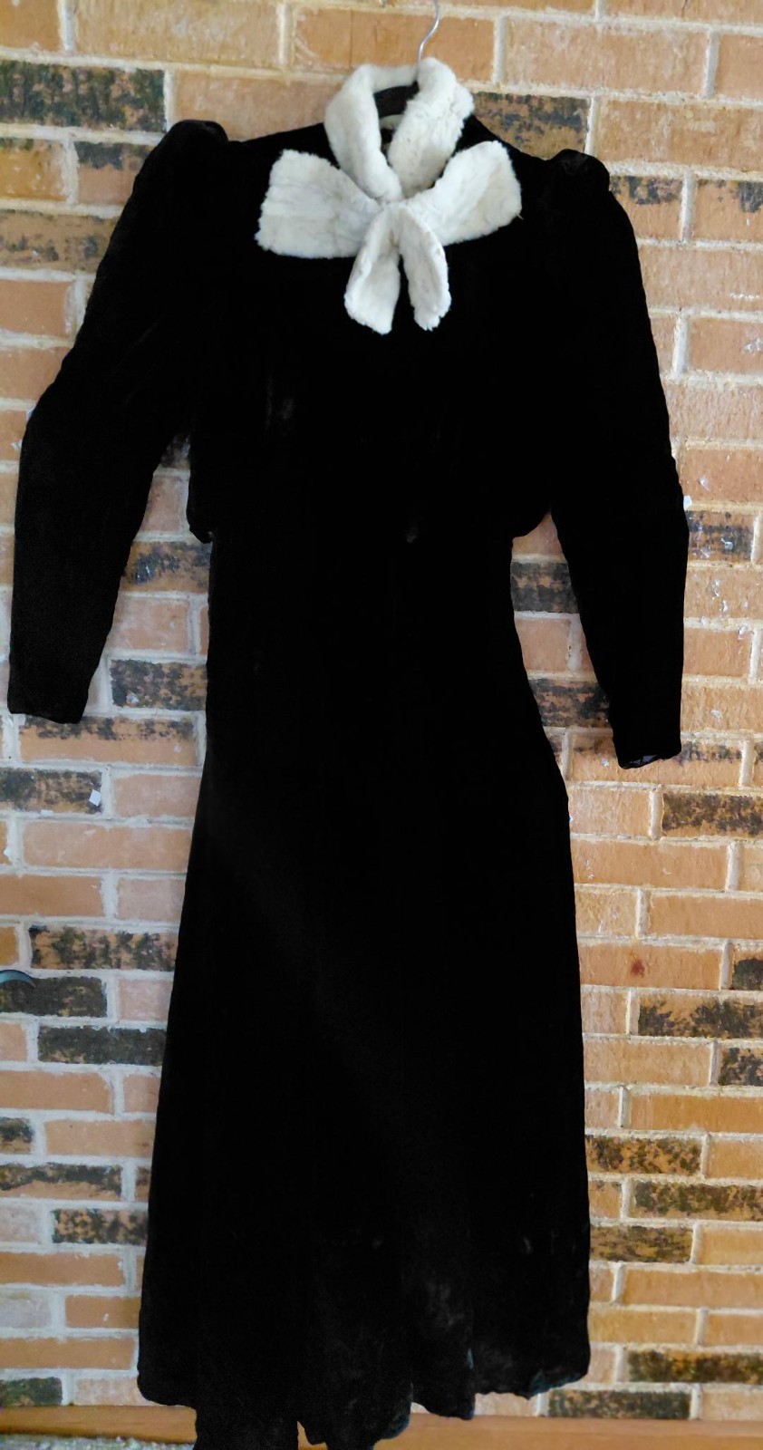 Vintage Sally K Greenebaum Black Velvet Opera Coat w/Ermine Collar AS-IS