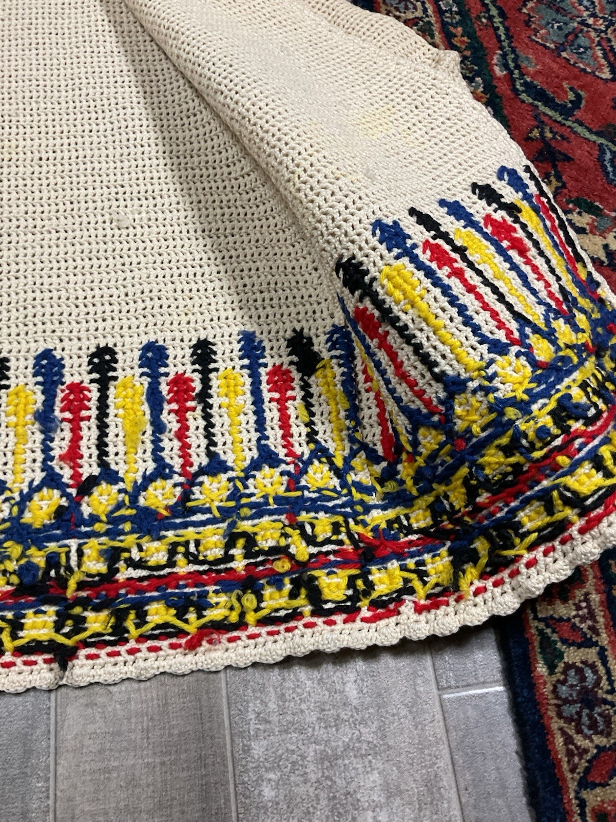 VTG 60s 70s beige MCM Colorful Art Boho Crochet Knit Design Size Small / Medium
