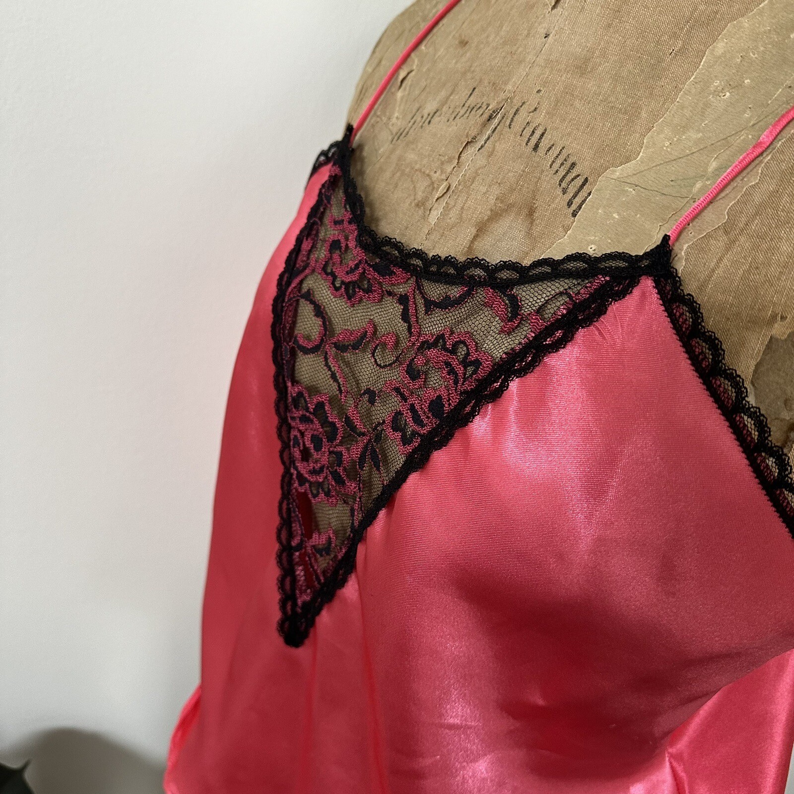 Vintage Lady Cameo Camisole Lingerie Sexy Nylon Pink Black Lace Women’s Size M