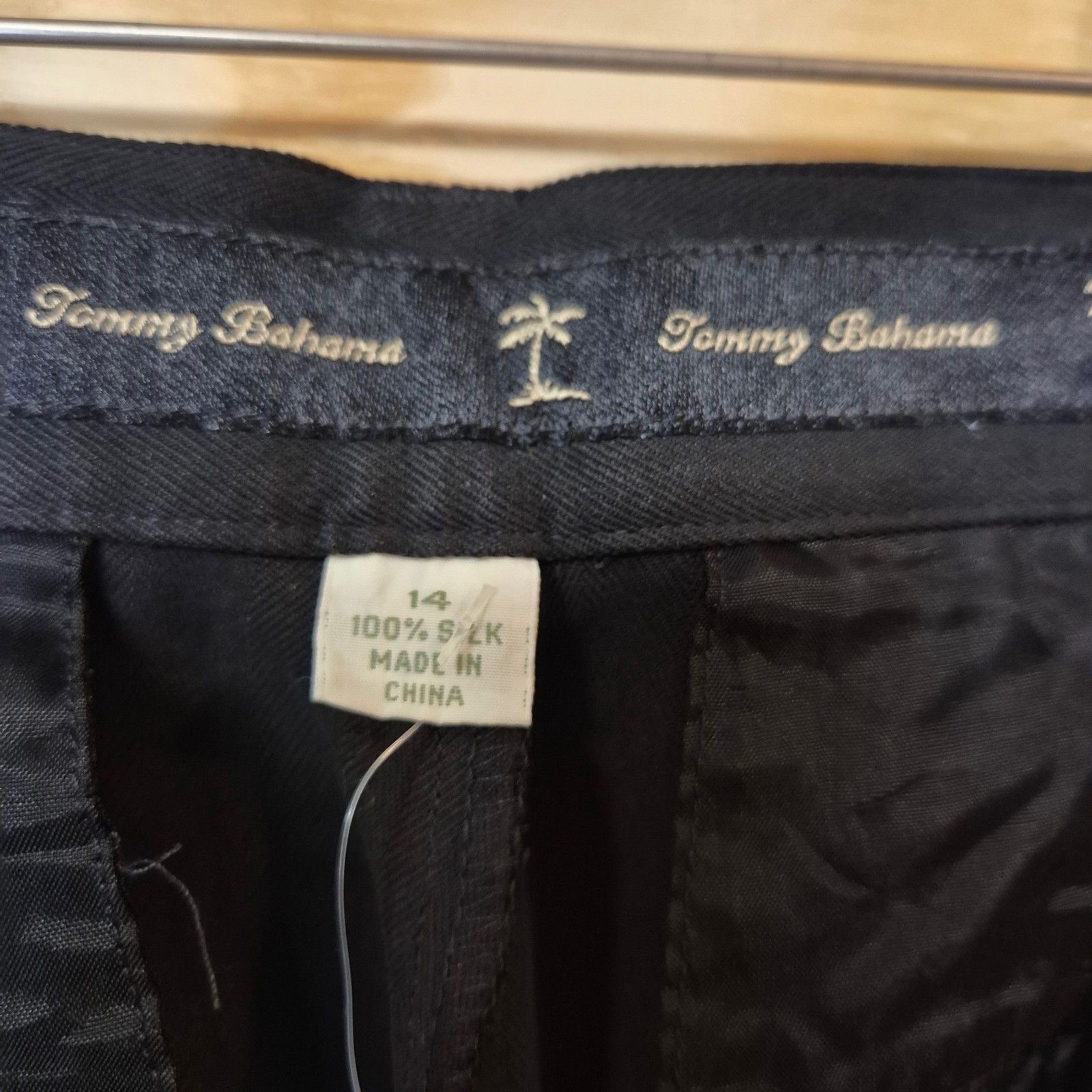 Vintage Tommy Bahama Women’s 14 Silk Shorts Black Pleated 100% Silk Y2K