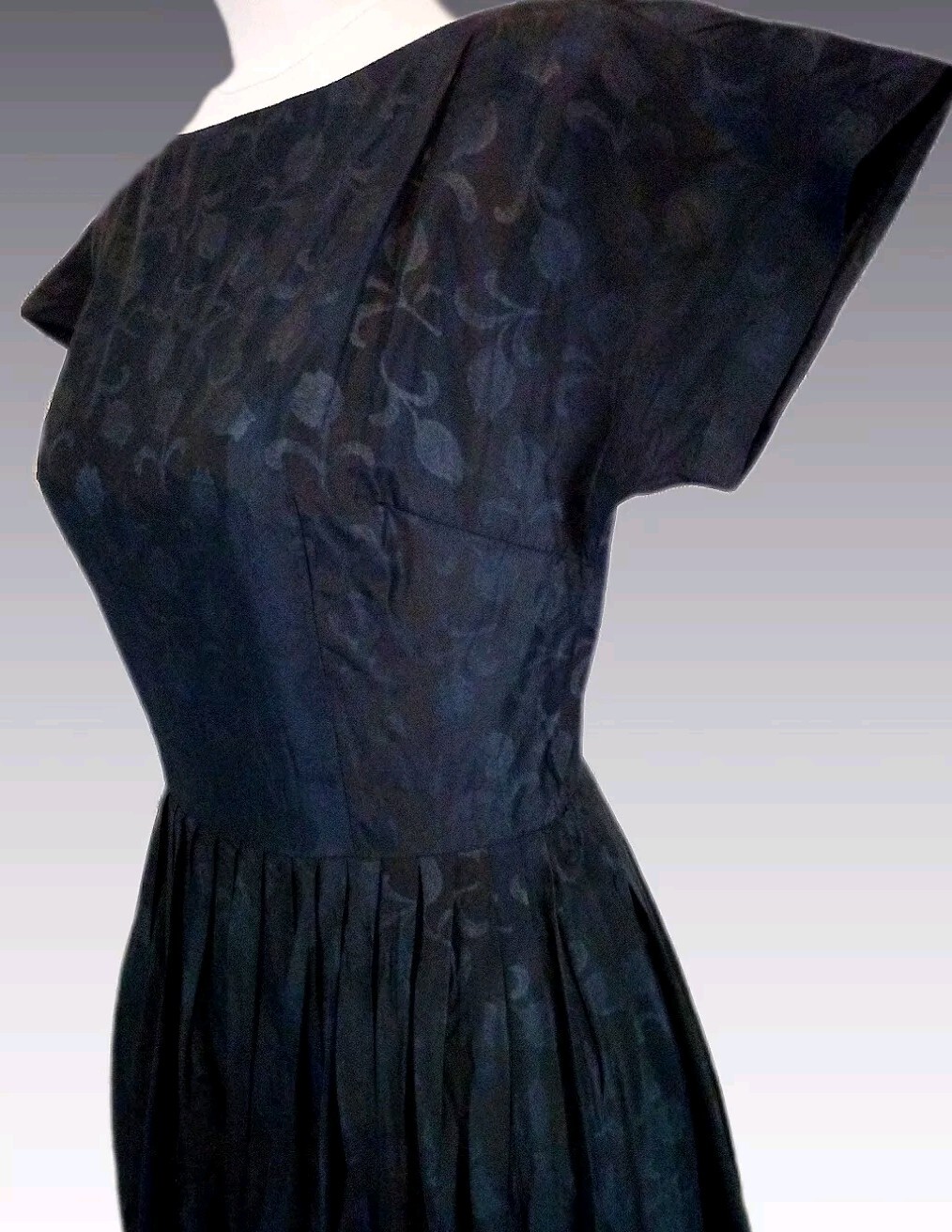 VTG 50s Fit To Flare Swing Cocktail Dress In Timeless Black w Tulip Back Print S