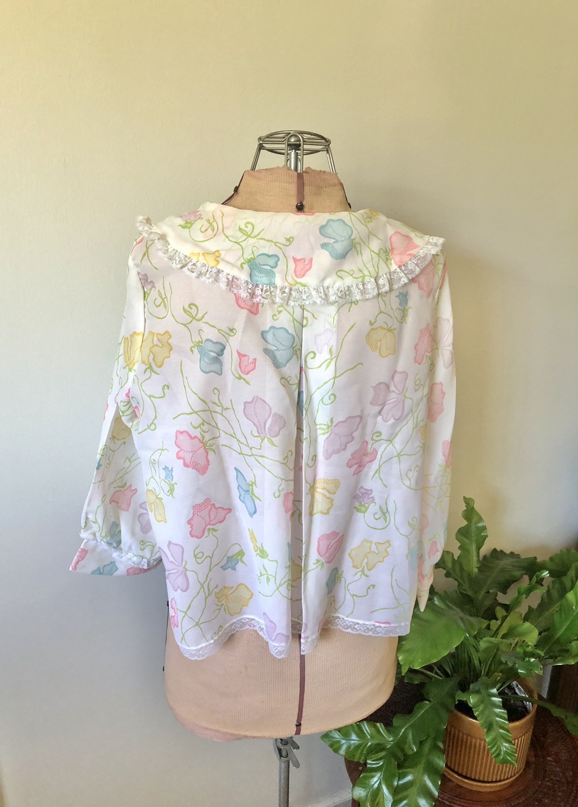Vintage 60’s Vining Sweet Pea Floral Corhan Noumair Bed Jacket