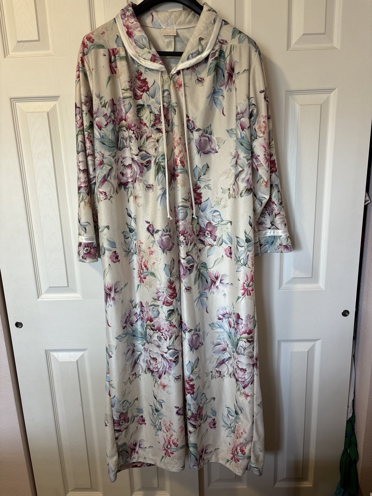 Vintage Adonna Floral Housecoat Robe Medium USA Zip Front Long Lounge Robe