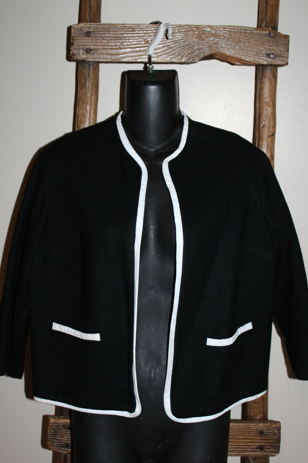Lot of 5~Women’s~VINTAGE~Short Jackets~WOOL w/Leather Trim~IVORY Wool & Angora~M