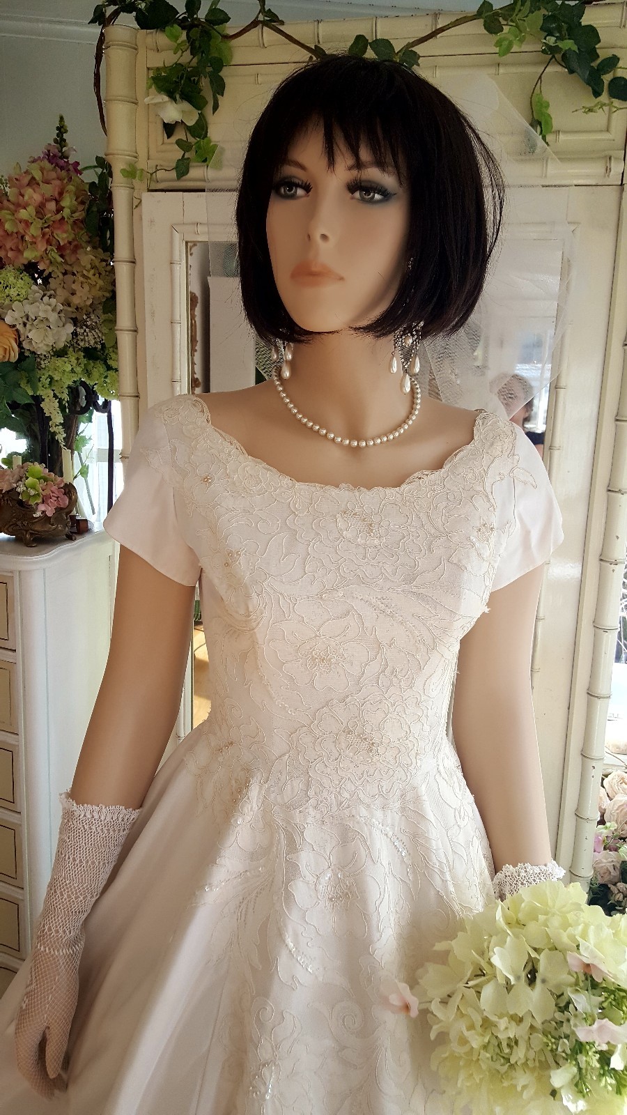VTG1950s Princess Style Wedding Gown cap sleeve sequin lace and pearl bodice 4/6