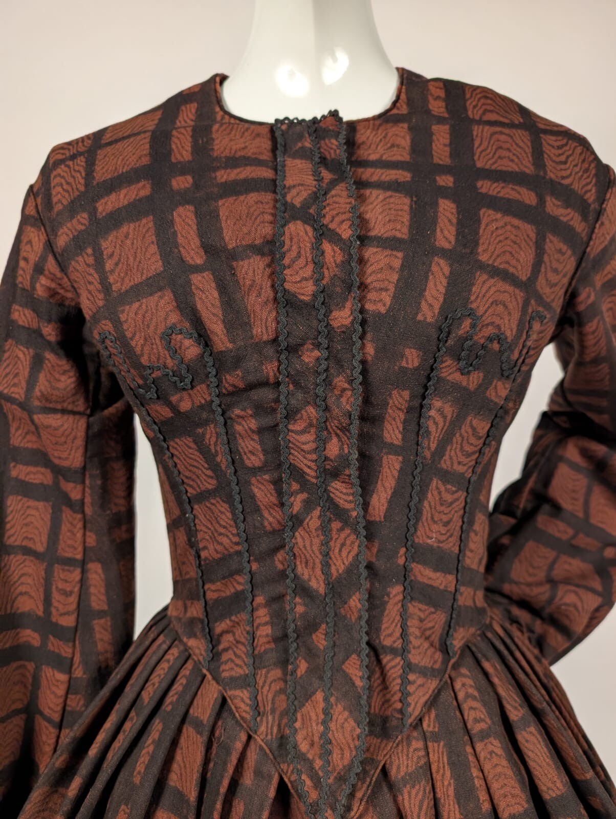 UNUSUAL LINEN WOOL WOOD GRAIN WINDOWPANE 1840’S WINTER WEIGHT DRESS W PLEAT CUFF