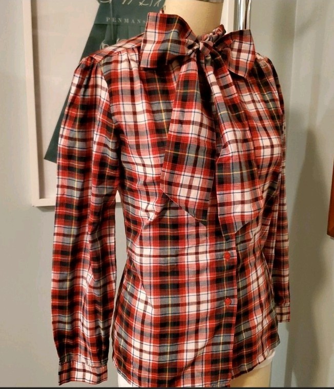 1960s Vintage Tartan Plaid Button Down Blouse with Pussy Bow Size Small-Medium
