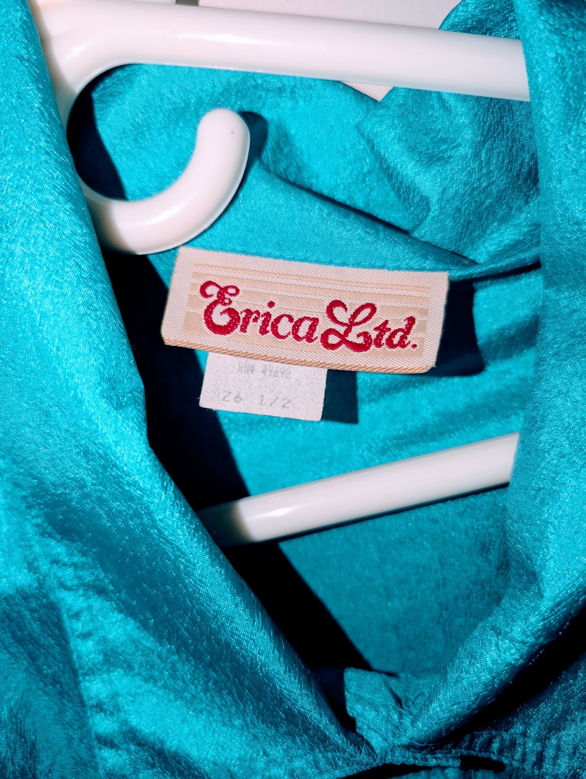 Classic 1980’s buttoned up sleeves crinkle polyester suit, tracksuit look 26 1/2