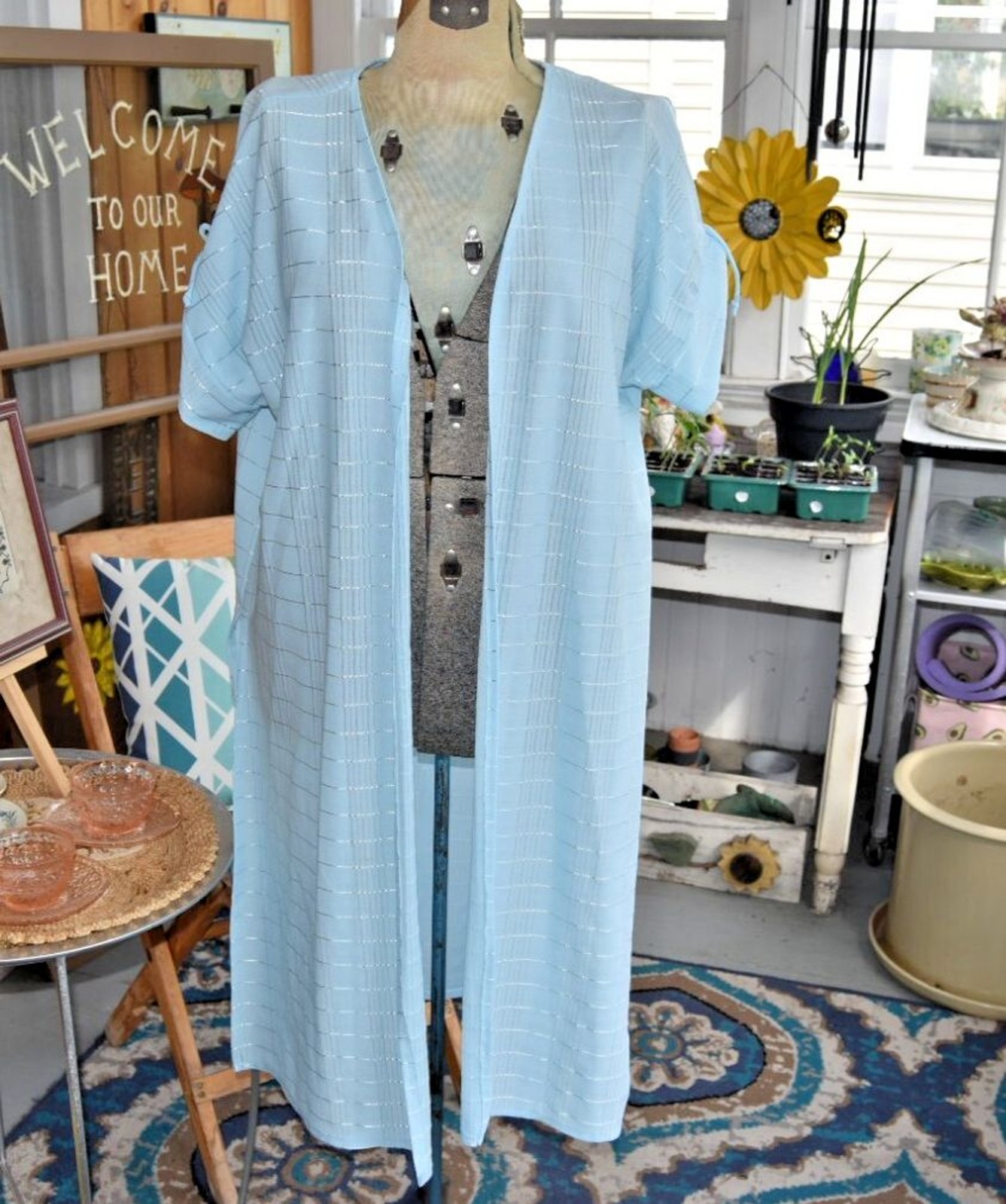 Vintage 1970s Robe Side Slits Tied Short Sleeves Blue In-Lay Pattern Size Medium