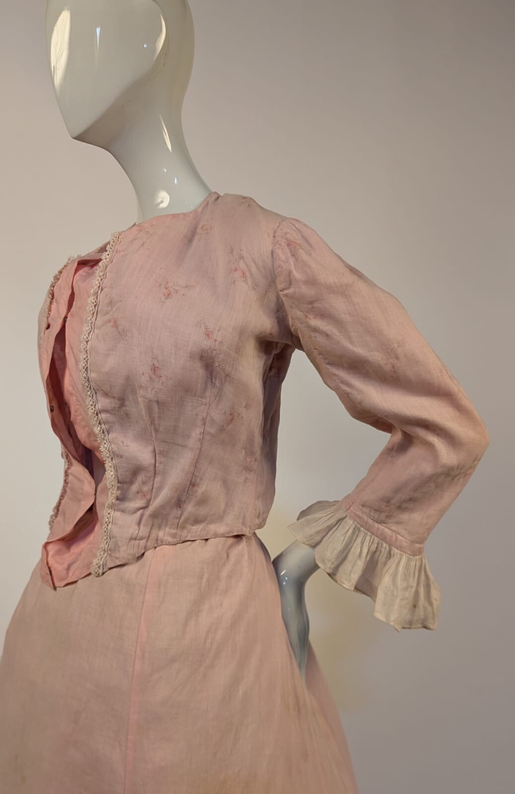 ANTIQUE EDWARDIAN PINK COTTON BUSTLE DRESS IN 18TH CENTURY STYLING