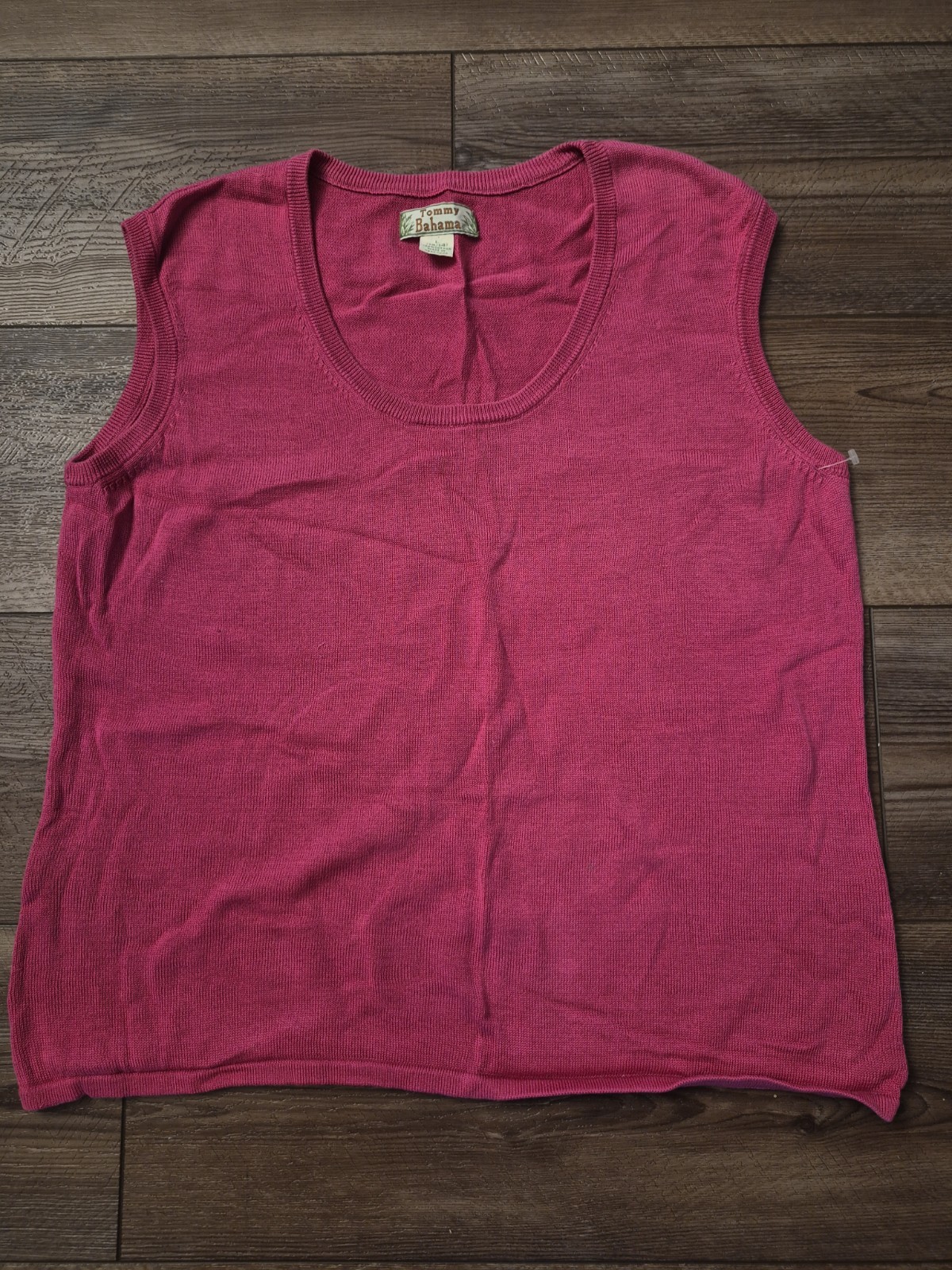 Vintage label Tommy Bahama women’s magenta sweater sleeveless top