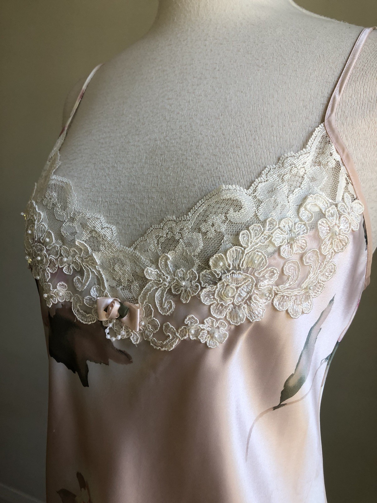 GORGEOUS VTG CALIFORNIA DYNASTY Pink Floral Silky Satin Lace & Pearls Chemise S