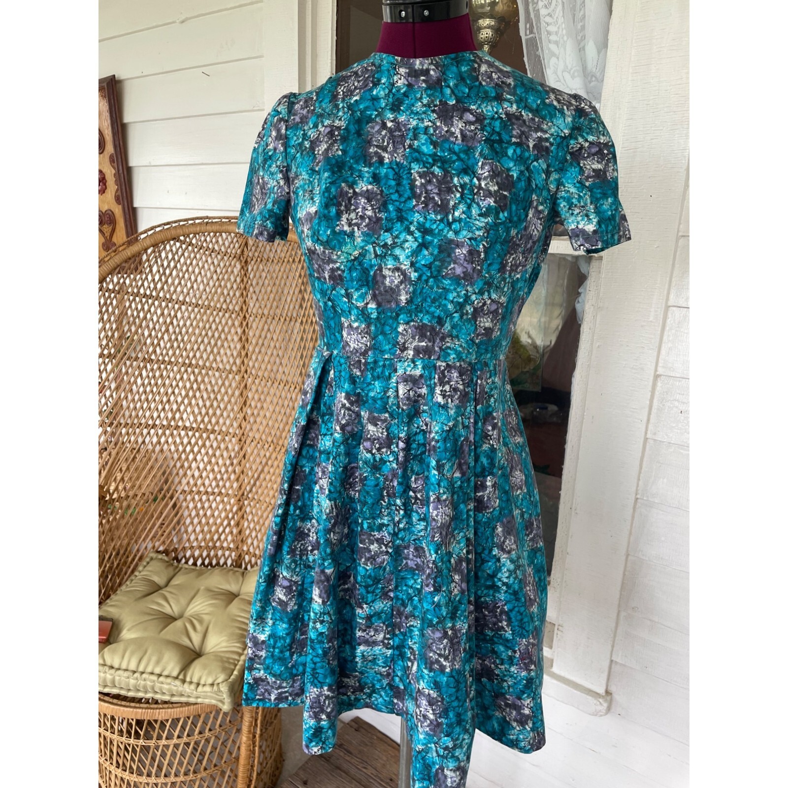 Vintage 1950s Polished Cotton Floral Pleated Shortsleeve Dress Small