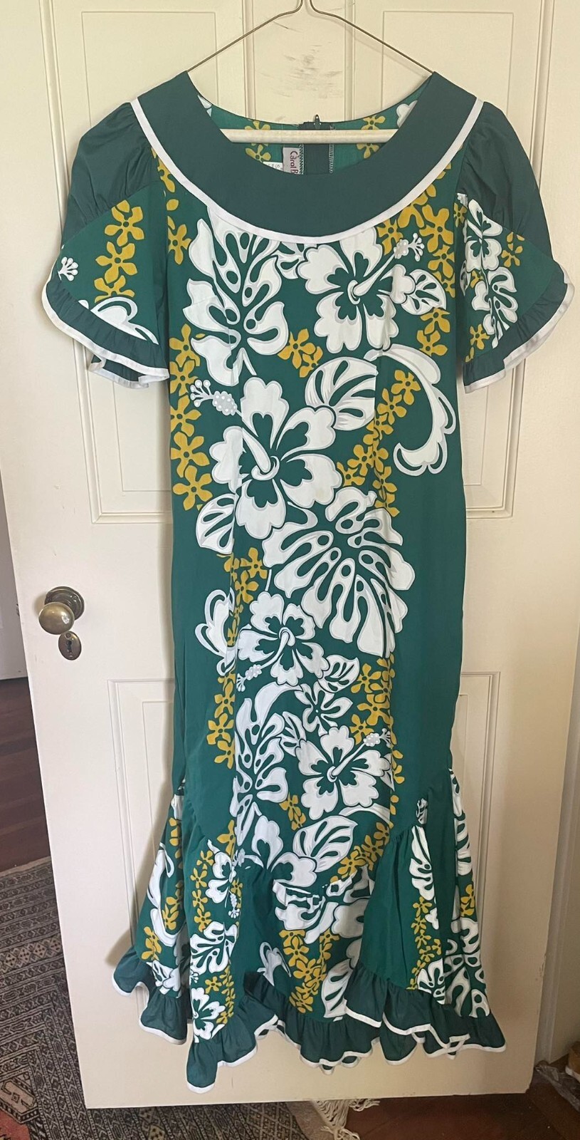 Vintage Hawaiian Dress Carol Bennett Sz Small Puff sleeves and Ruffles