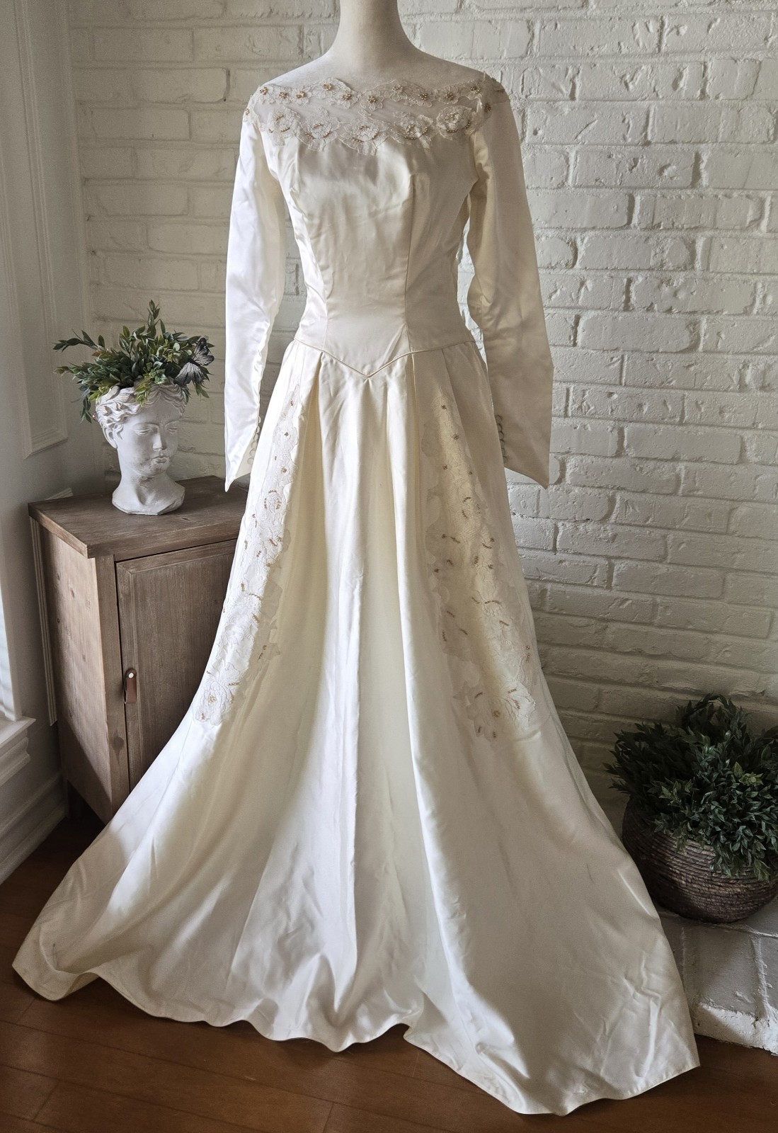 Vtg 1950s Romantic Ivory Beaded Lace Applique Wedding Gown, XS/2
