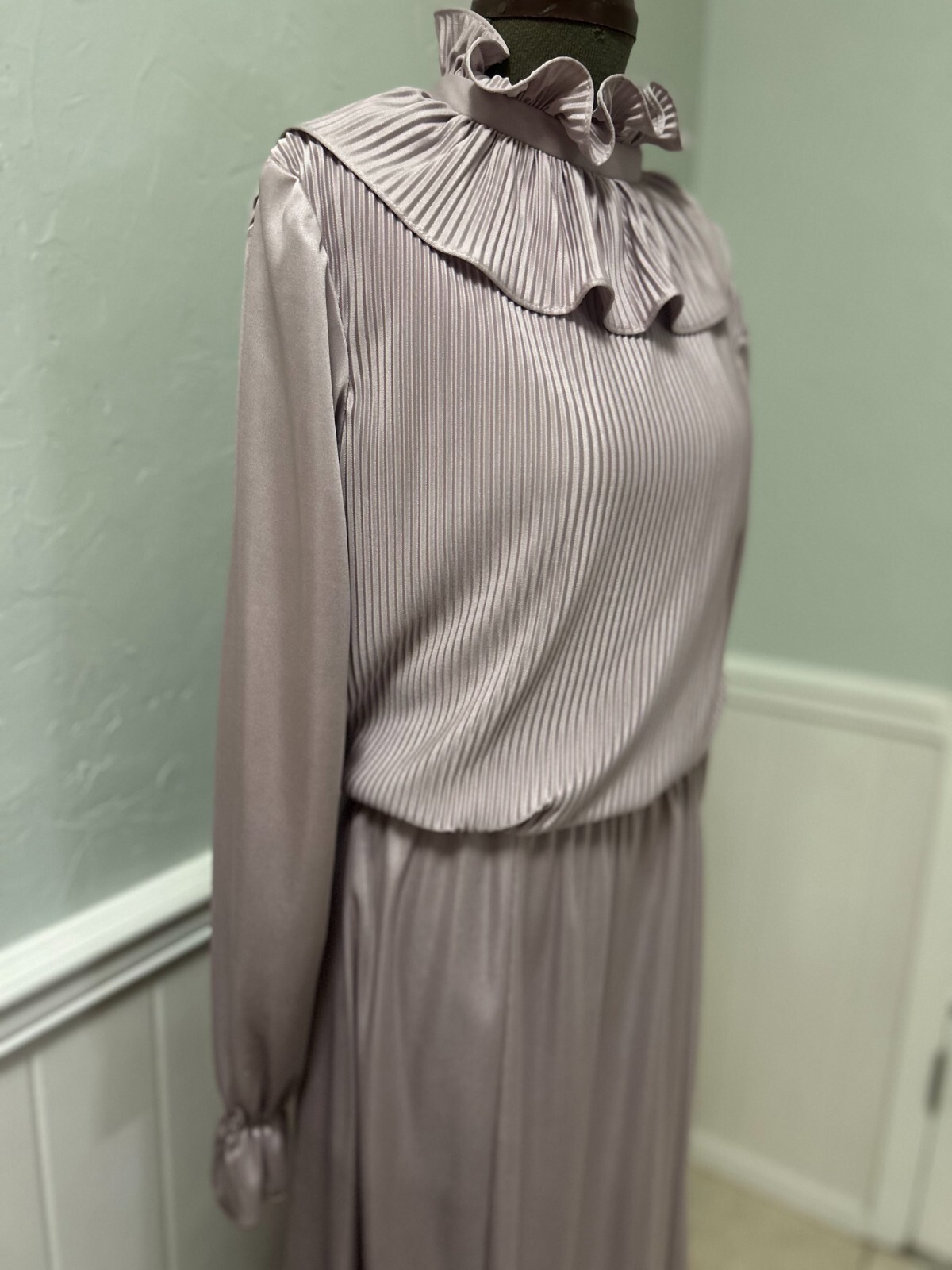 Vintage Dusty pale purple maxi dress ruffle pleated skirt 70s 80s