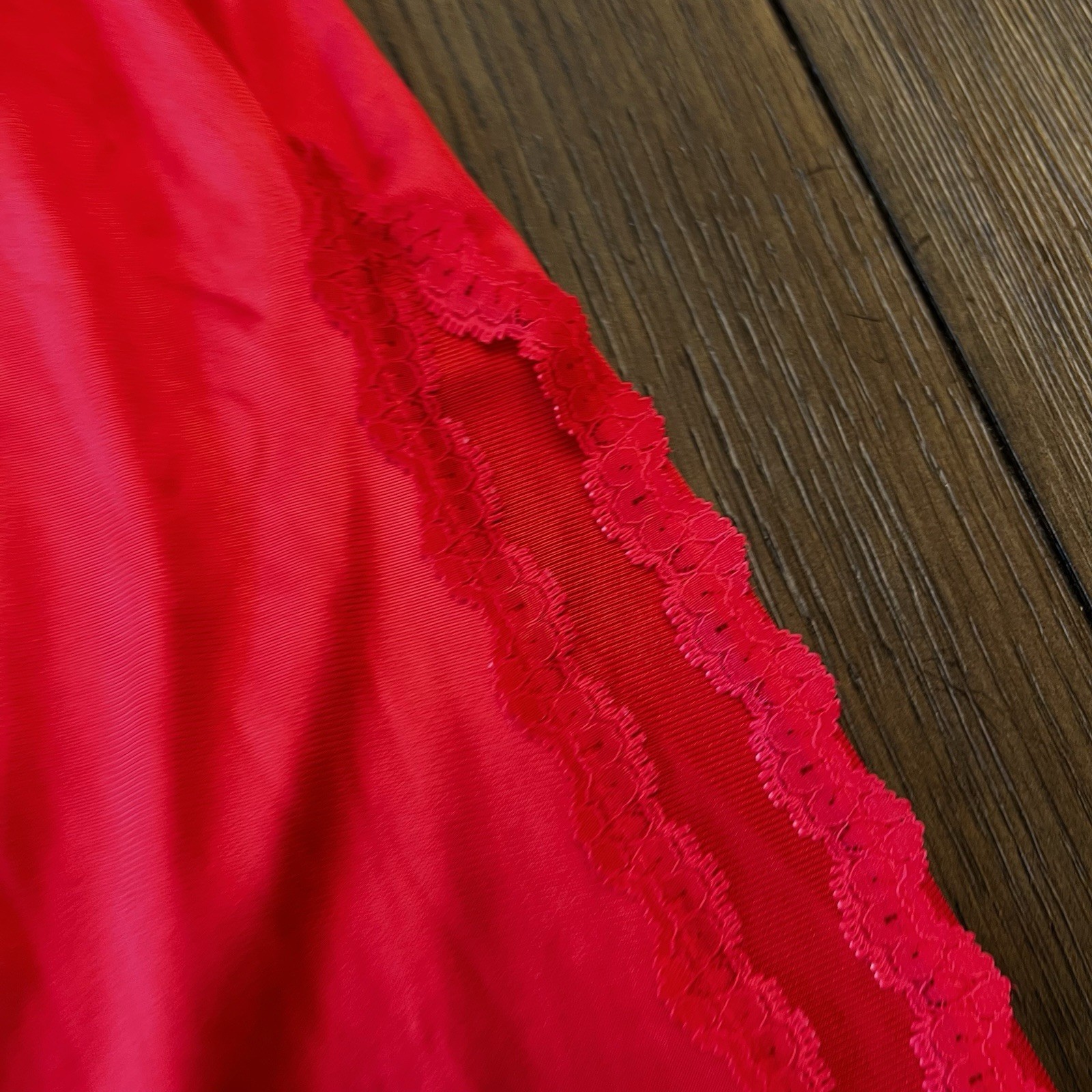Vintage Vanity Fair L 28” Red Half Slip Antron III Nylon Lace Trim Side Slit USA