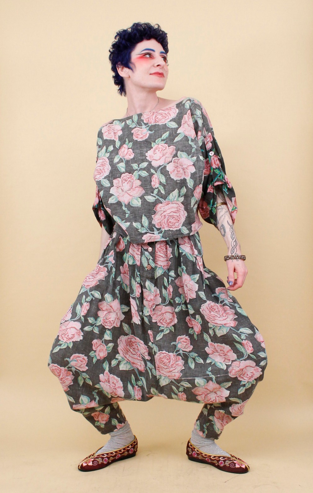 80s Vtg Gauzy Cotton Rose Print Black Pink Floral Drop Crotch Pant Set W27-30″