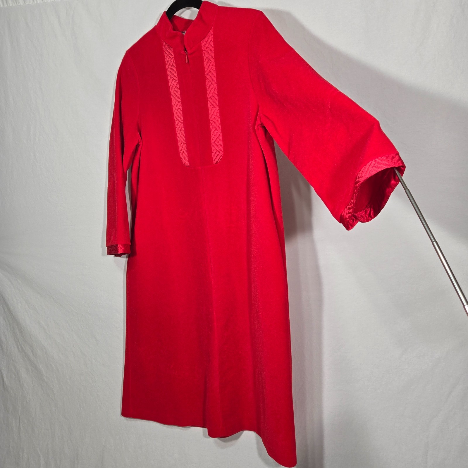 U.S.A. Vintage VANITY FAIR Red VELVET Satin Trim Mid-Length House Dress Size S.